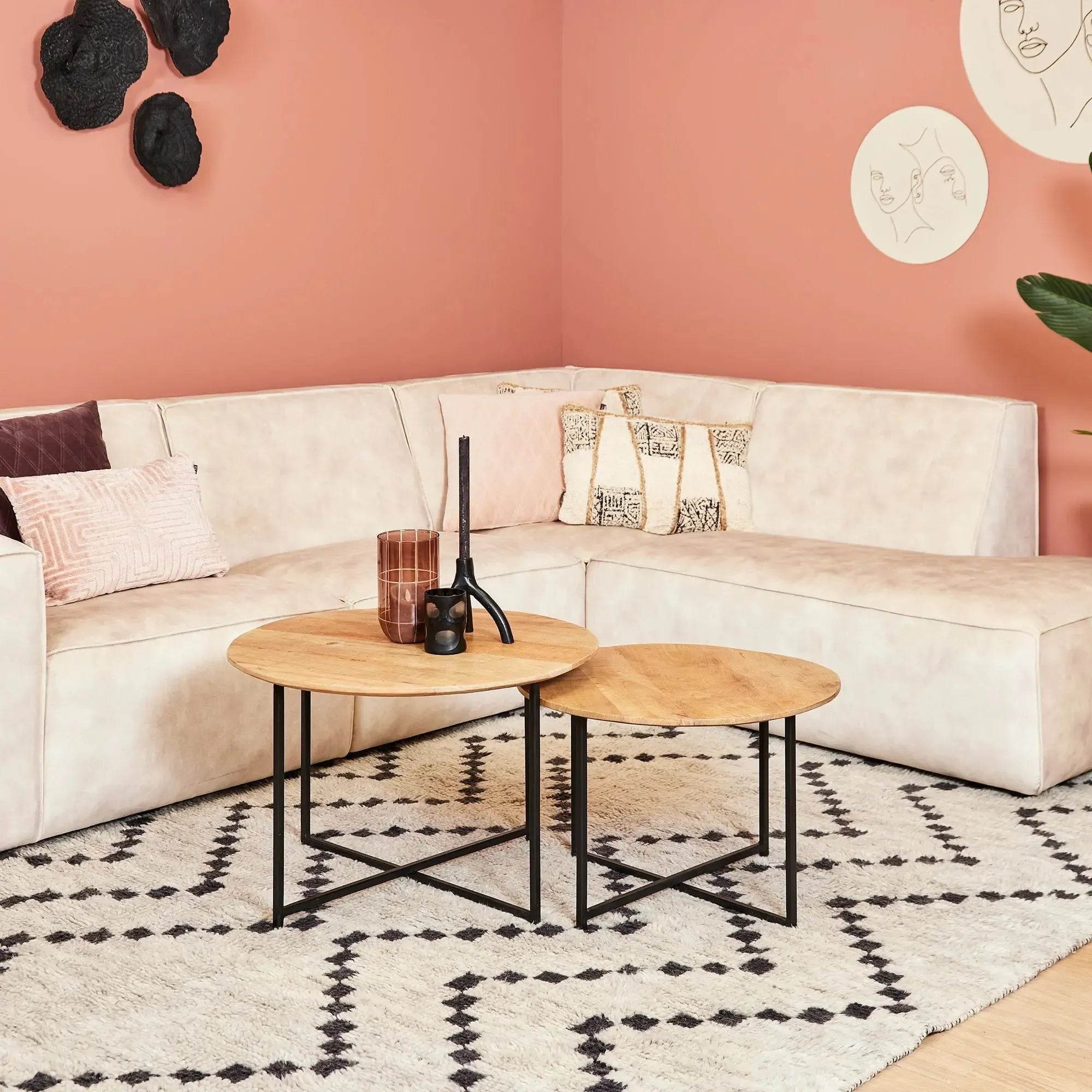 Ronde salontafel mangohout – Industrieelinhuis.nl