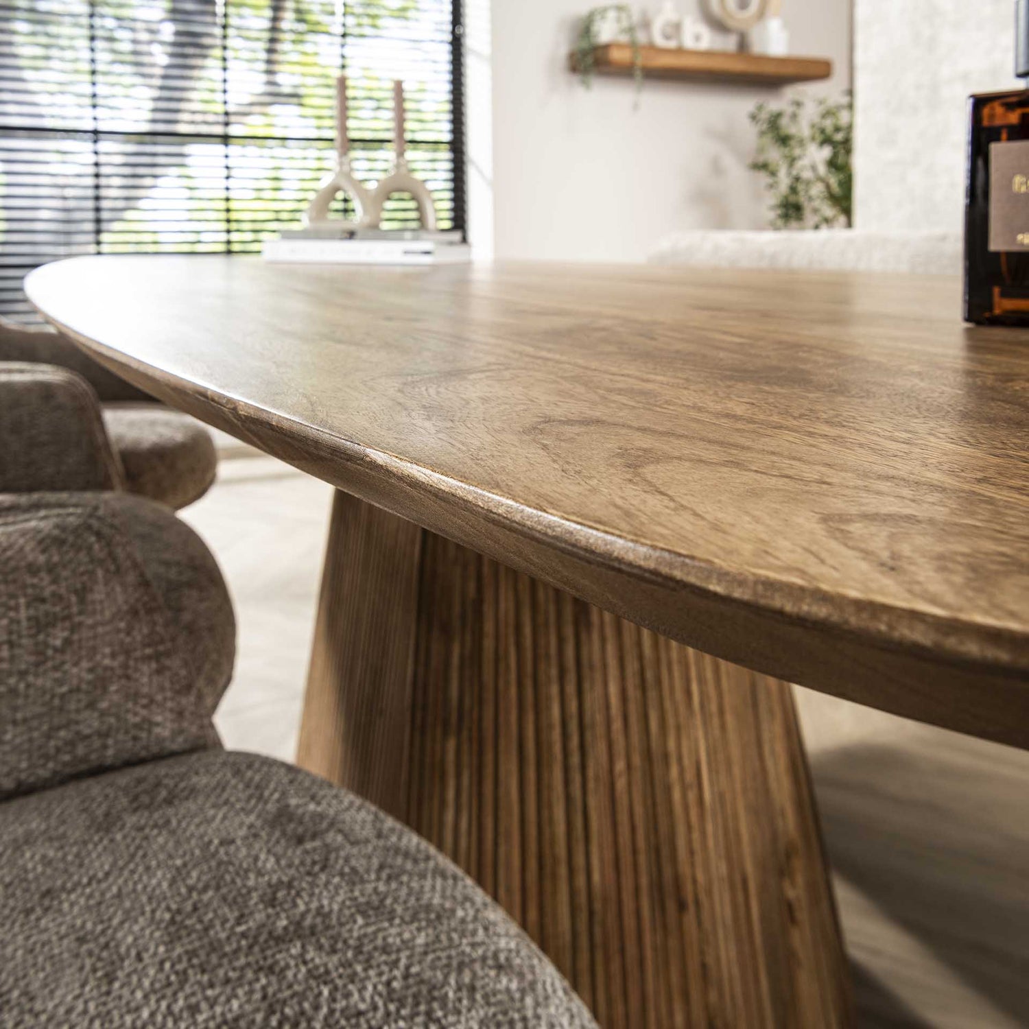 Organische eetkamertafel Flow - Industrieelinhuis.nl