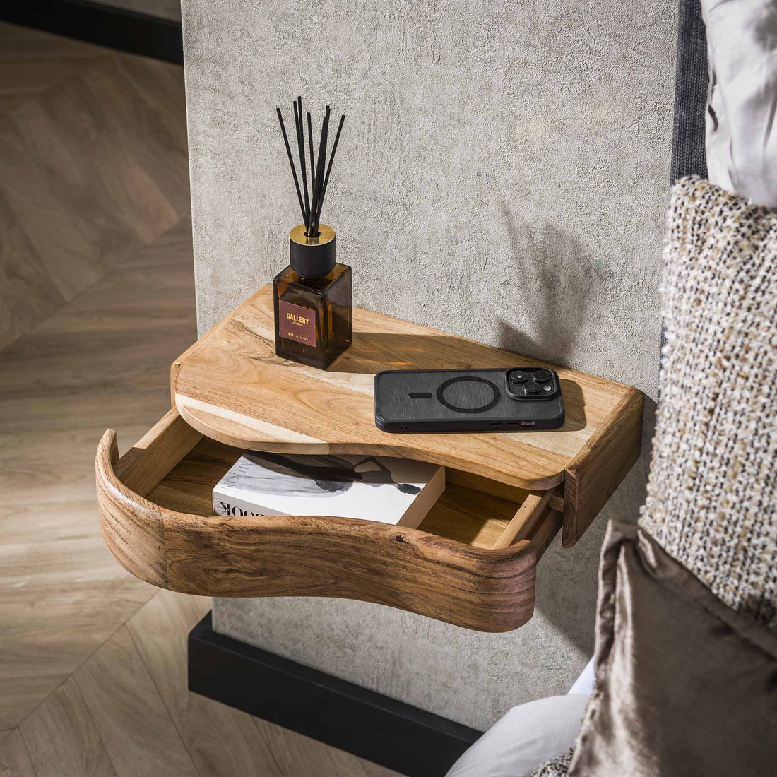 Zwevend nachtkastje organisch Levi - Industrieelinhuis.nl