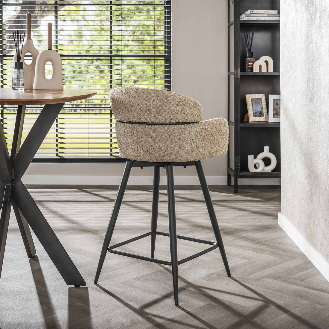 Barkruk Oscar draaibaar boucle (bestellen per 2) - Industrieelinhuis.nl