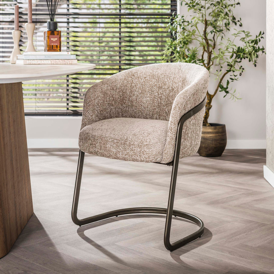 Armstoel Sway (bestellen per 2) - Industrieelinhuis.nl
