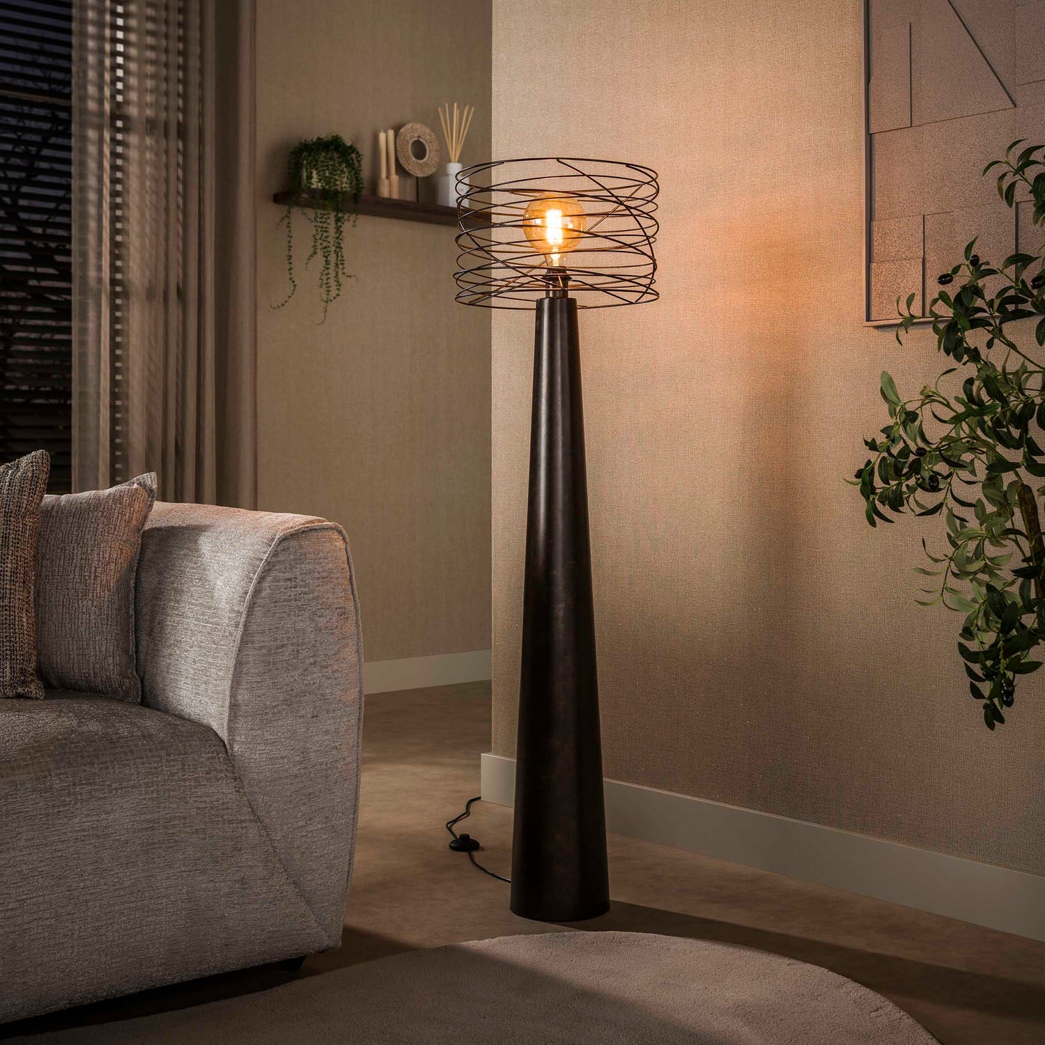 Vloerlamp Curl 1L - Industrieelinhuis.nl