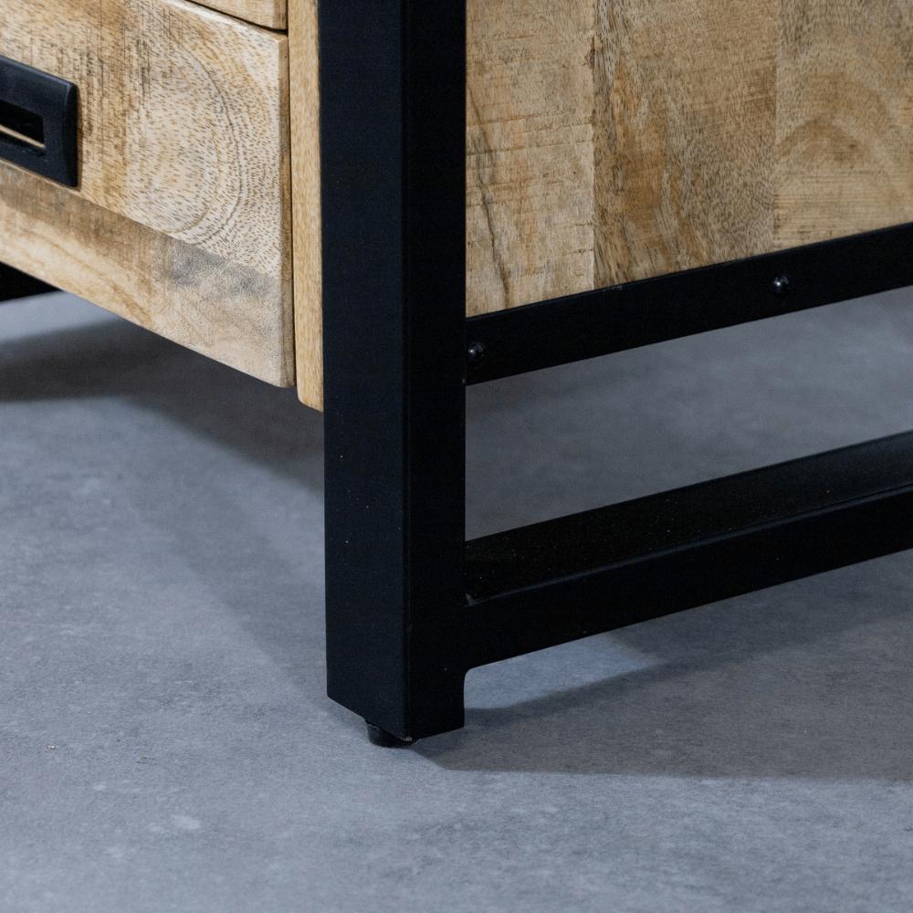 Nachtkastje Britt – de stijlvolle sfeermaker voor in jouw interieur - Industrieelinhuis.nl