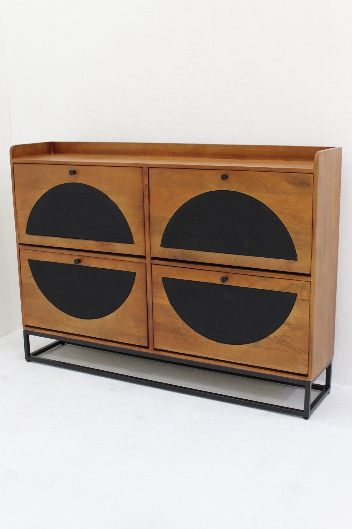 Smalle Schoenenkast van Mangohout en Staal – 140×30×100 cm – 4 Deuren – Duurzaam Industrieel Design - Industrieelinhuis.nl