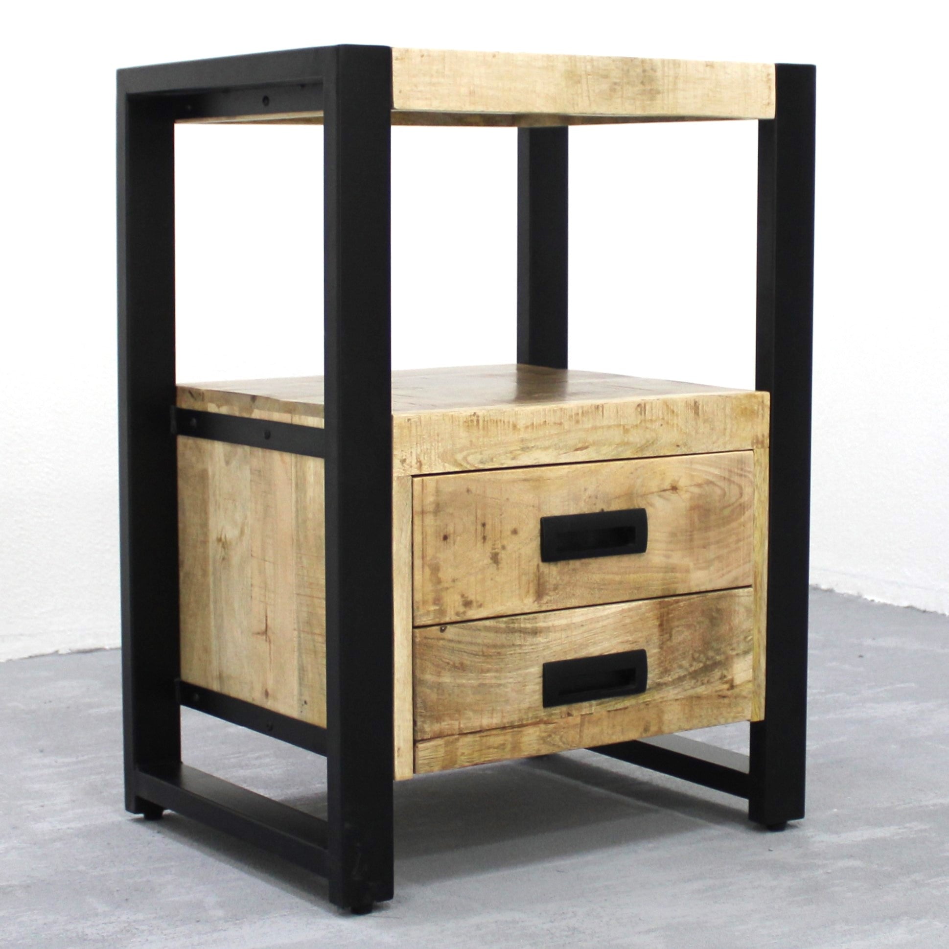 Nachtkastje Britt – de stijlvolle sfeermaker voor in jouw interieur - Industrieelinhuis.nl