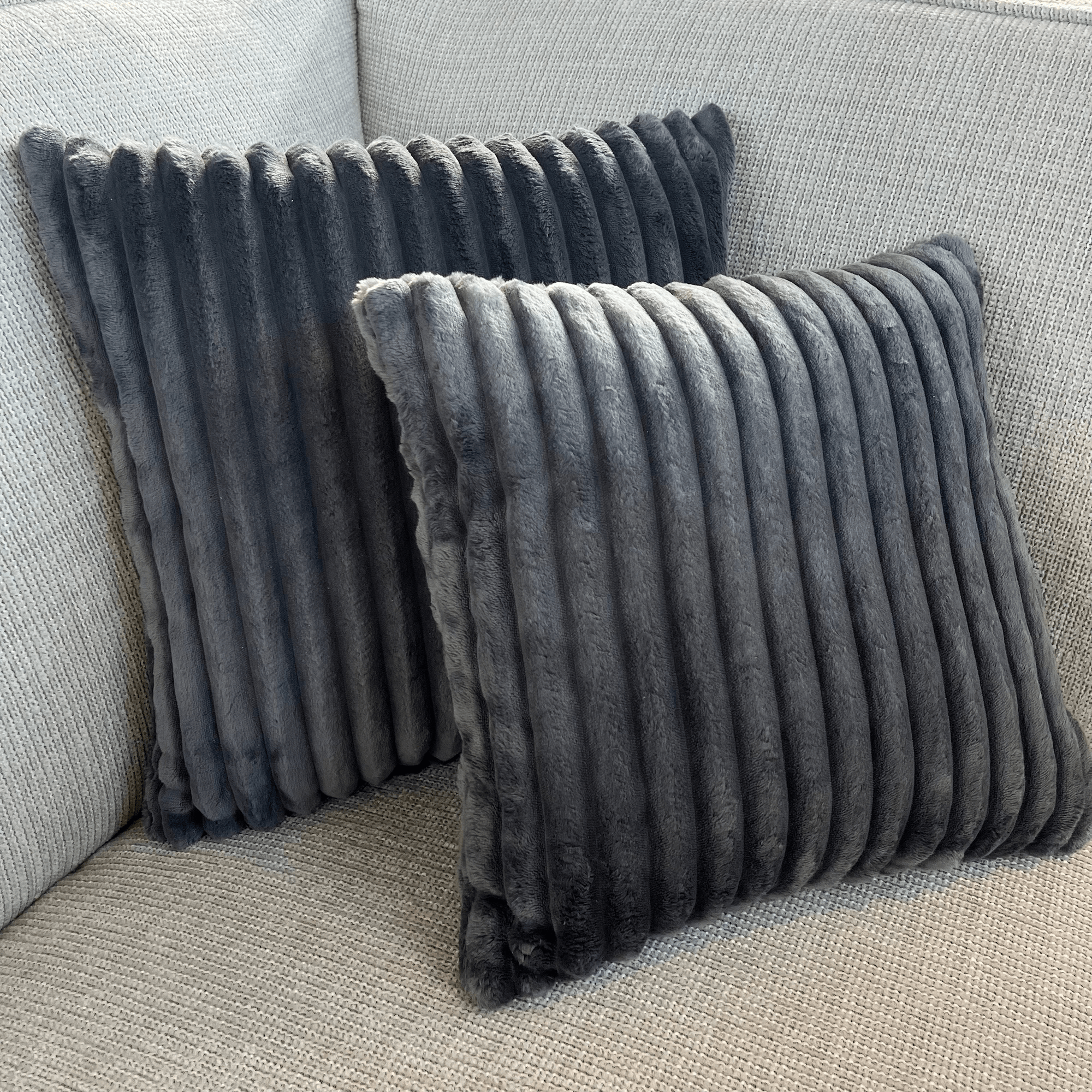 Sierkussen Ribstof Tilly Antraciet 40 cm - Industrieelinhuis.nl