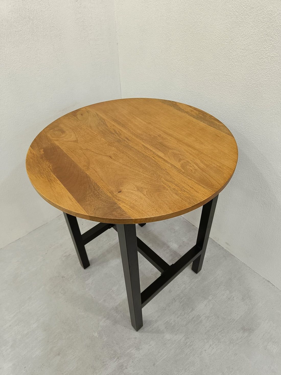 Ronde Bartafel Mangohout Ø90 cm – Warm & Industrieel Design