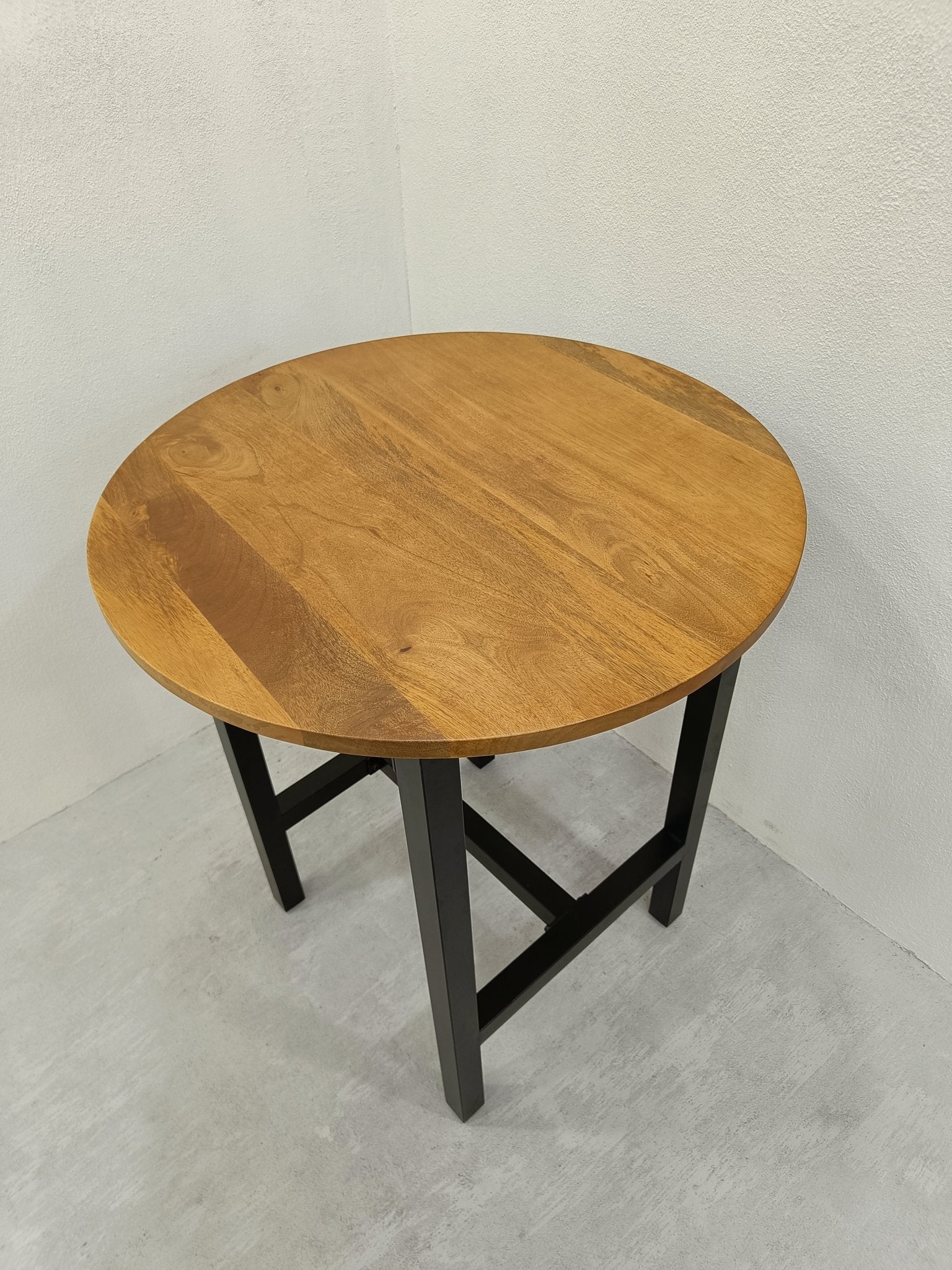 Ronde Bartafel Mangohout Ø90 cm – Warm & Industrieel Design