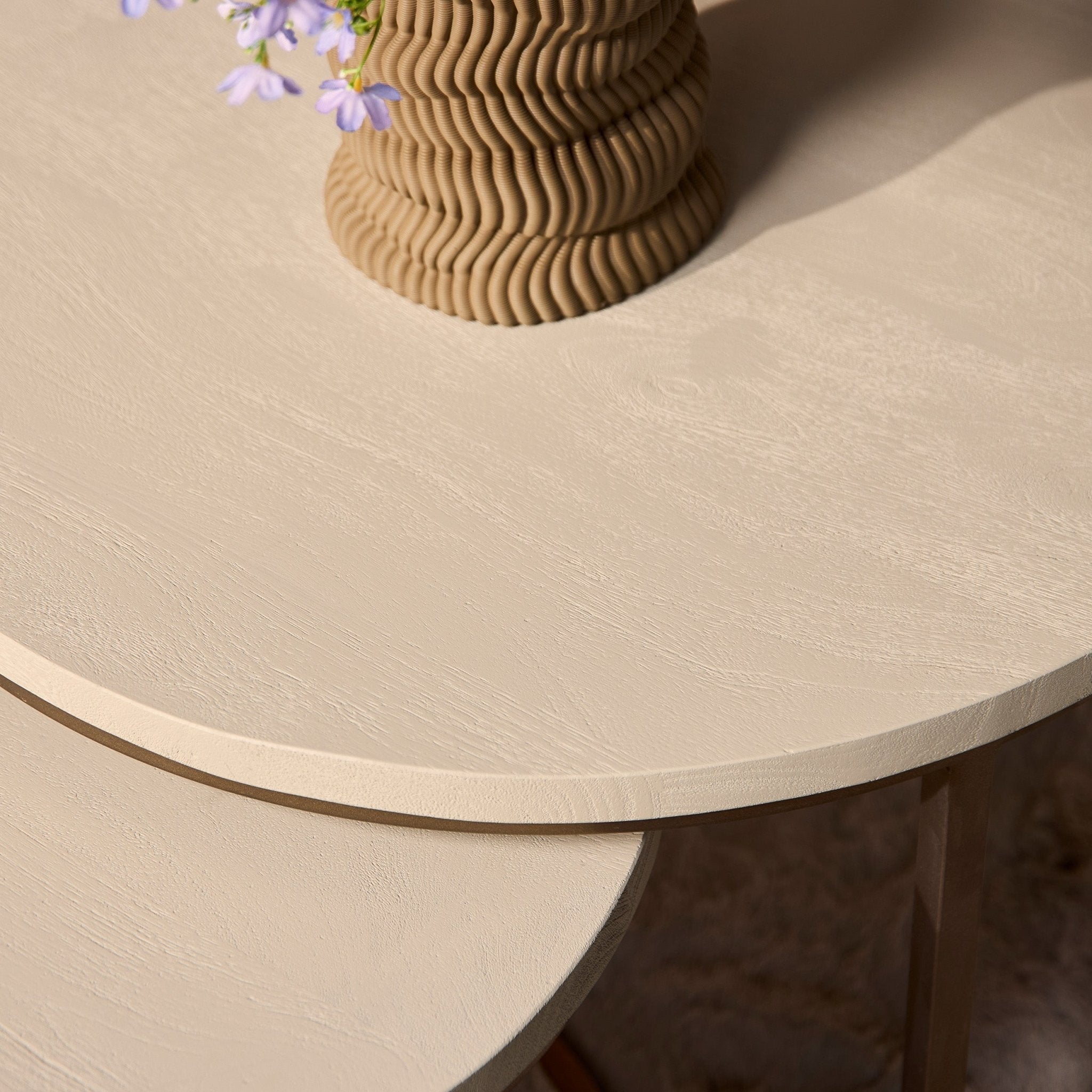 Ronde Salontafel set van 3 | Madison | Zandkleurig blad met koperen onderstel