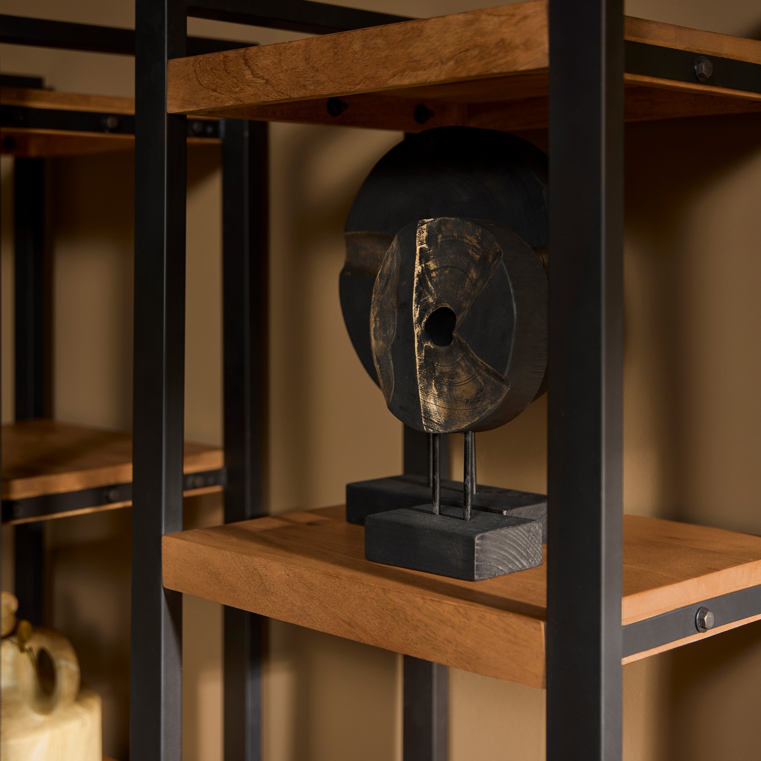 Boekenkast mangohout Boaz | 1 deur - Industrieelinhuis.nl