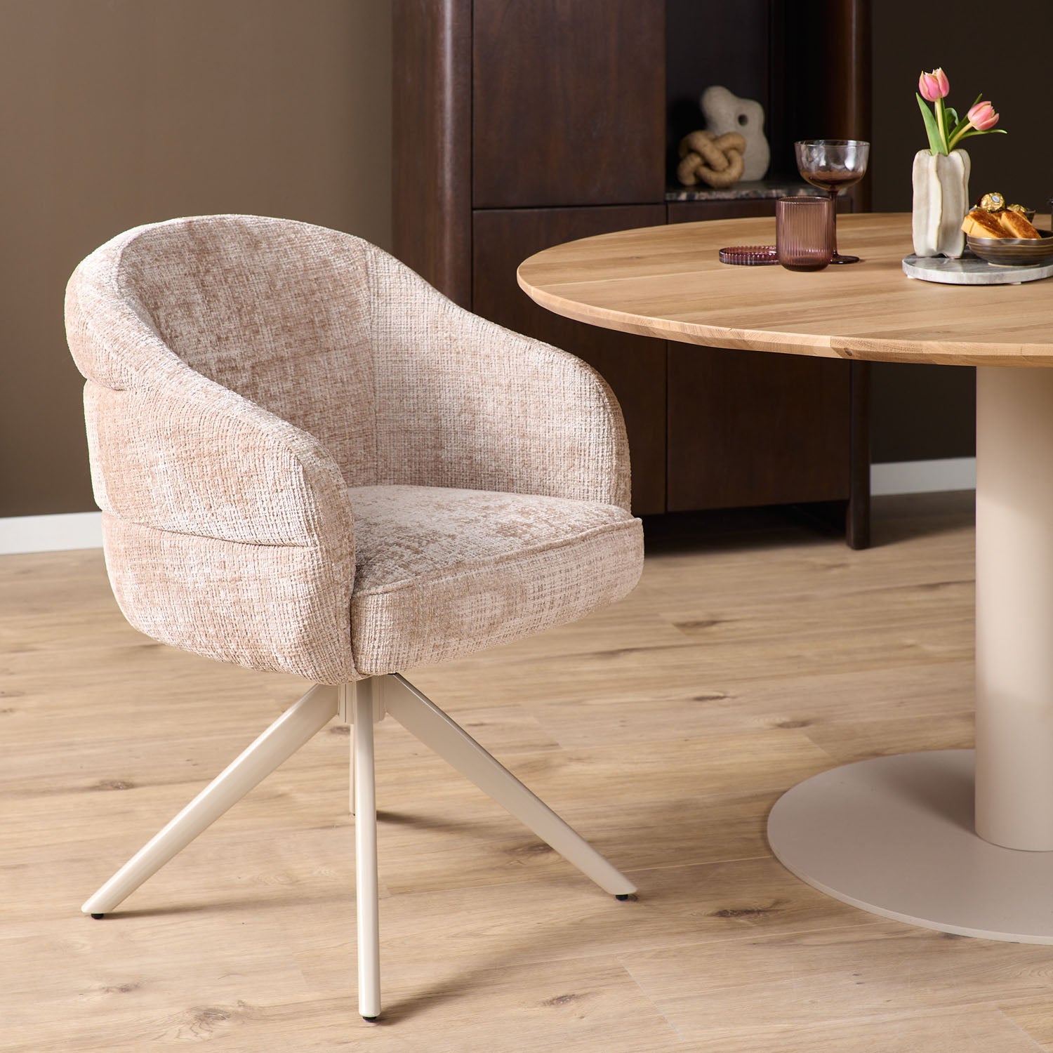 Eetkamerstoel Bella | Beige | Poot Sand | Met armleuning (bestellen per 2) - Industrieelinhuis.nl