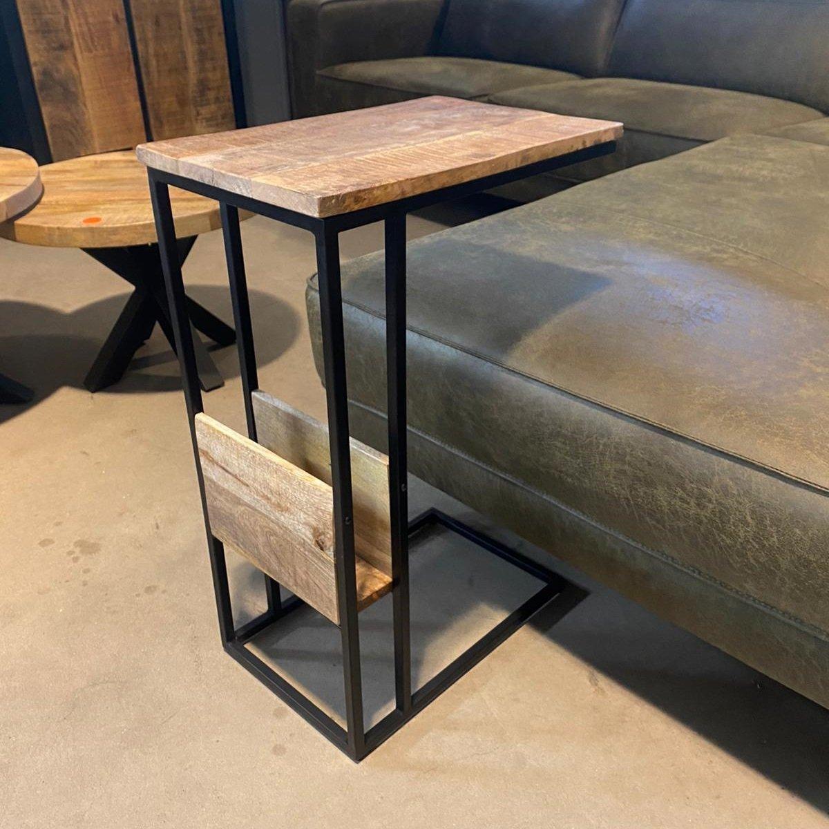Bijzettafel voor over de bank | Mangohout en Staal | 48x32x72cm - Industrieelinhuis.nl