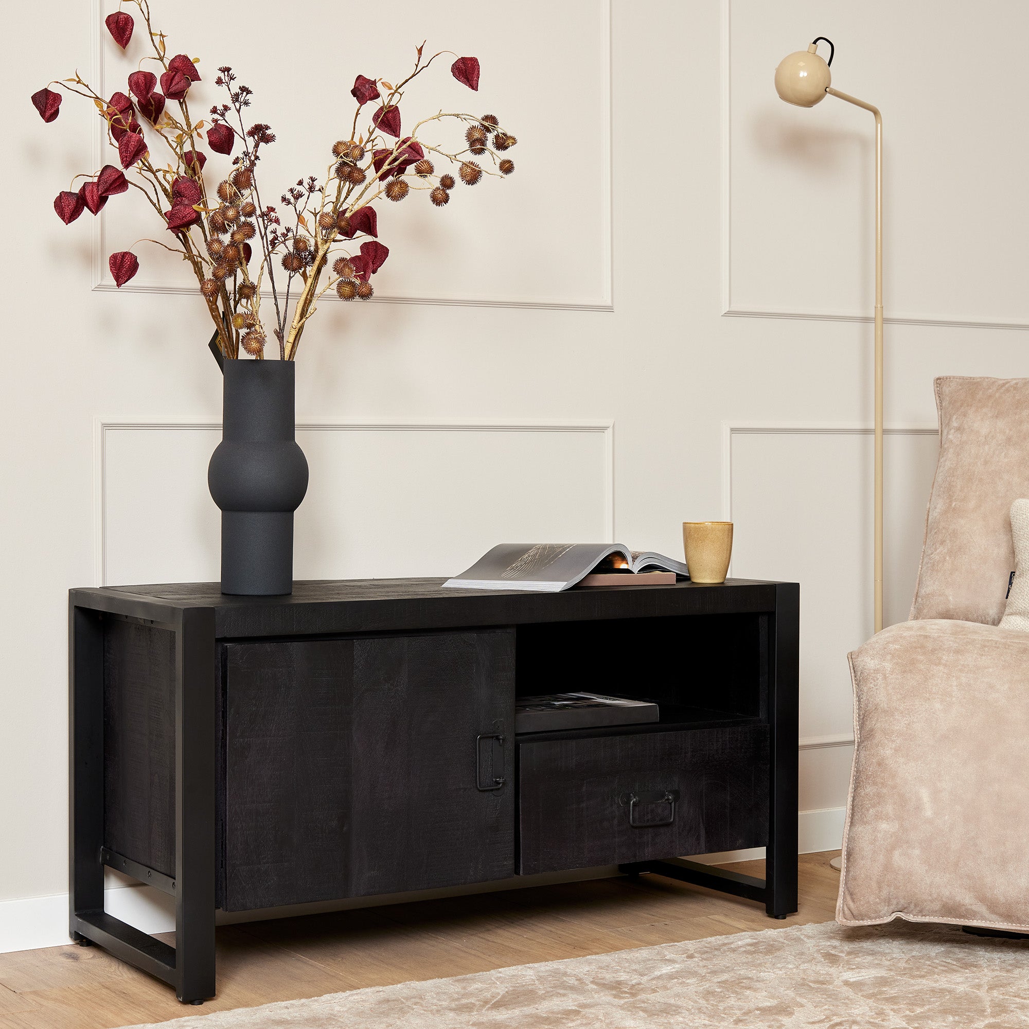 Tv meubel Boaz Black met een deur en open vak | 110 cm - Industrieelinhuis.nl