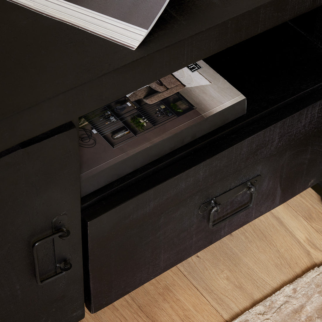 Tv meubel Boaz Black met een deur en open vak | 110 cm - Industrieelinhuis.nl