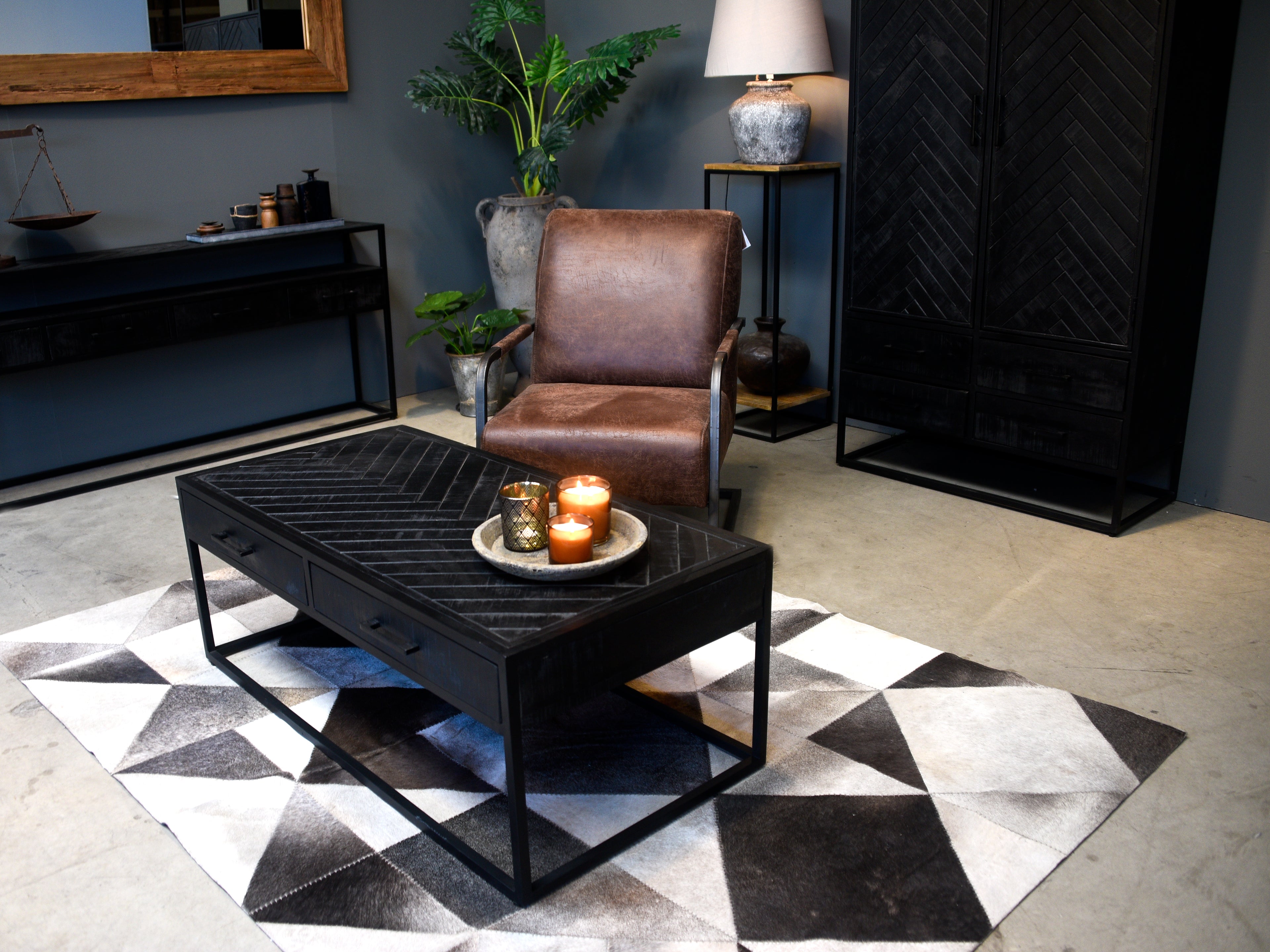 Salontafel Jax Visgraat Industrieel Design | Zwart Mangohout en Staal | 120x60x45cm