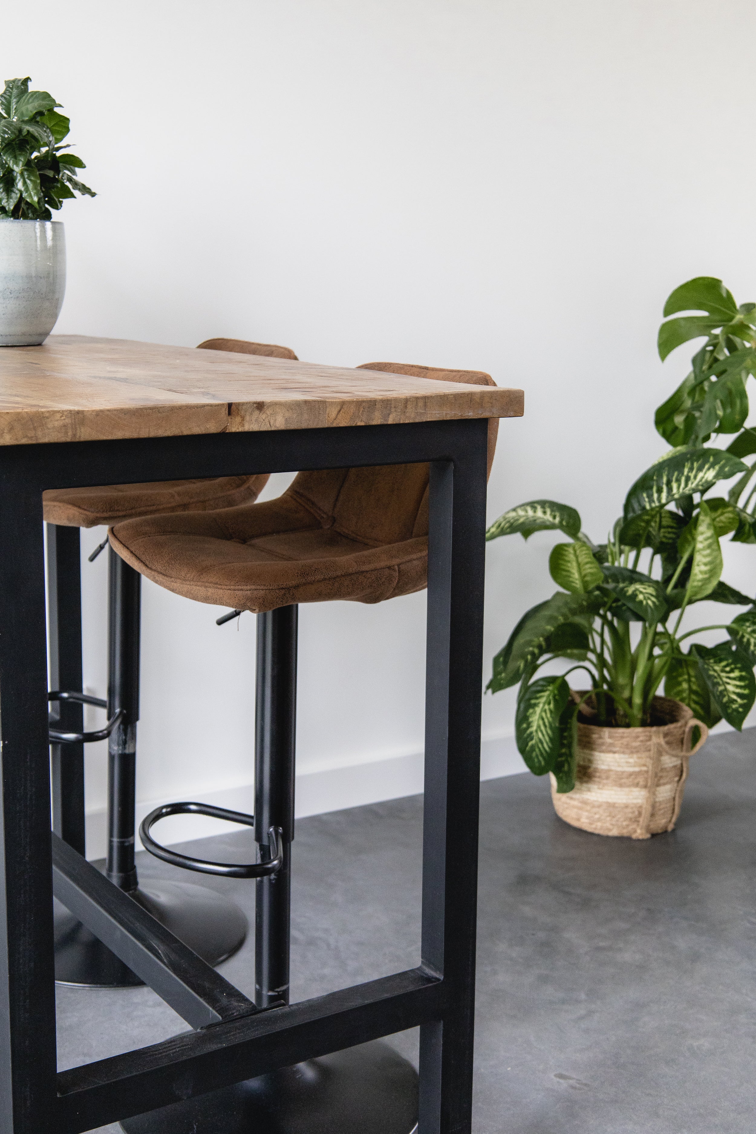 Bartafel Industrieel | Boomstam bartafels | 135x65x105cm