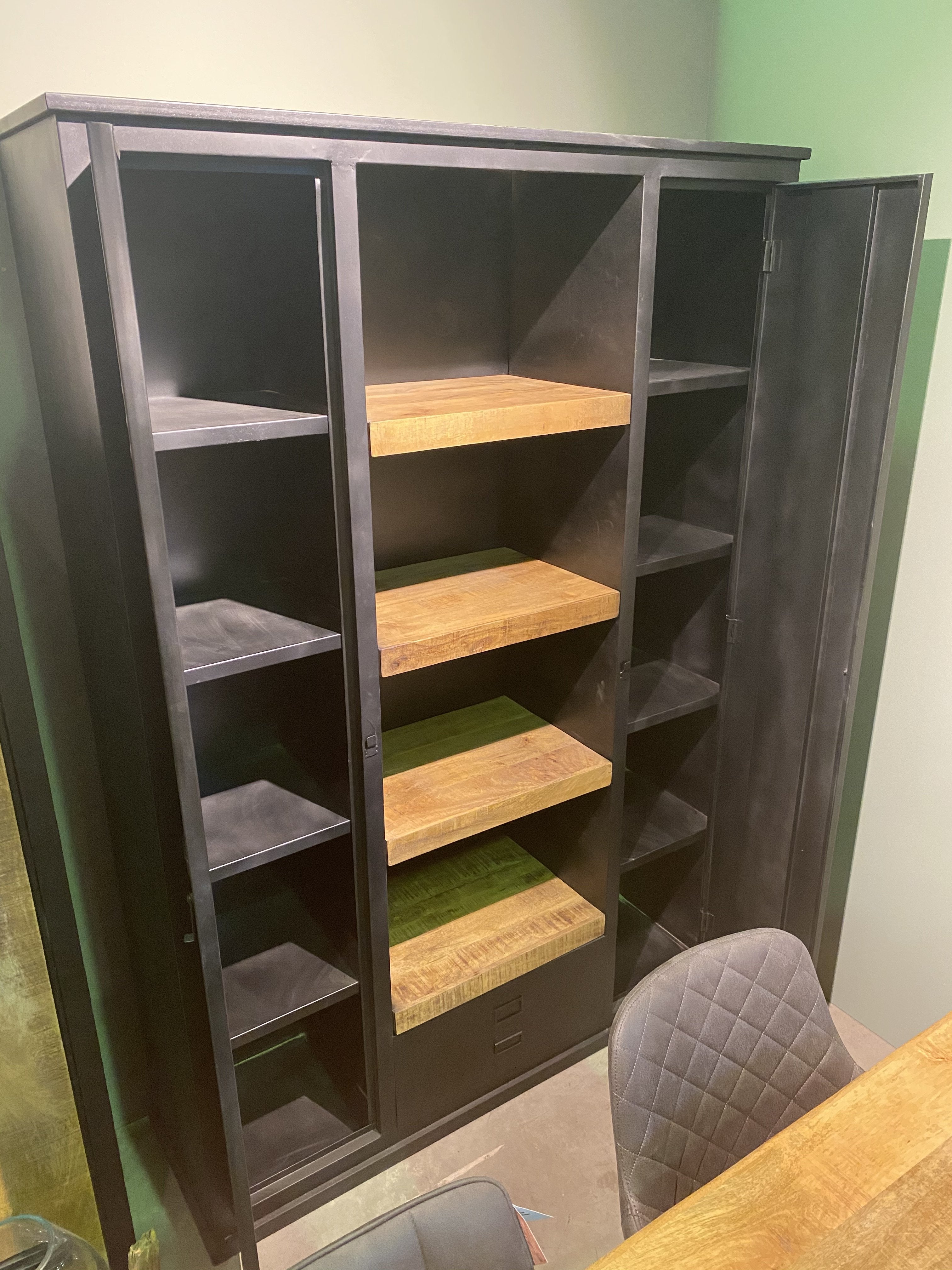 Hoge staande (servies) Kast Industrieel Design | Mangohout en Staal | 140x43x200cm