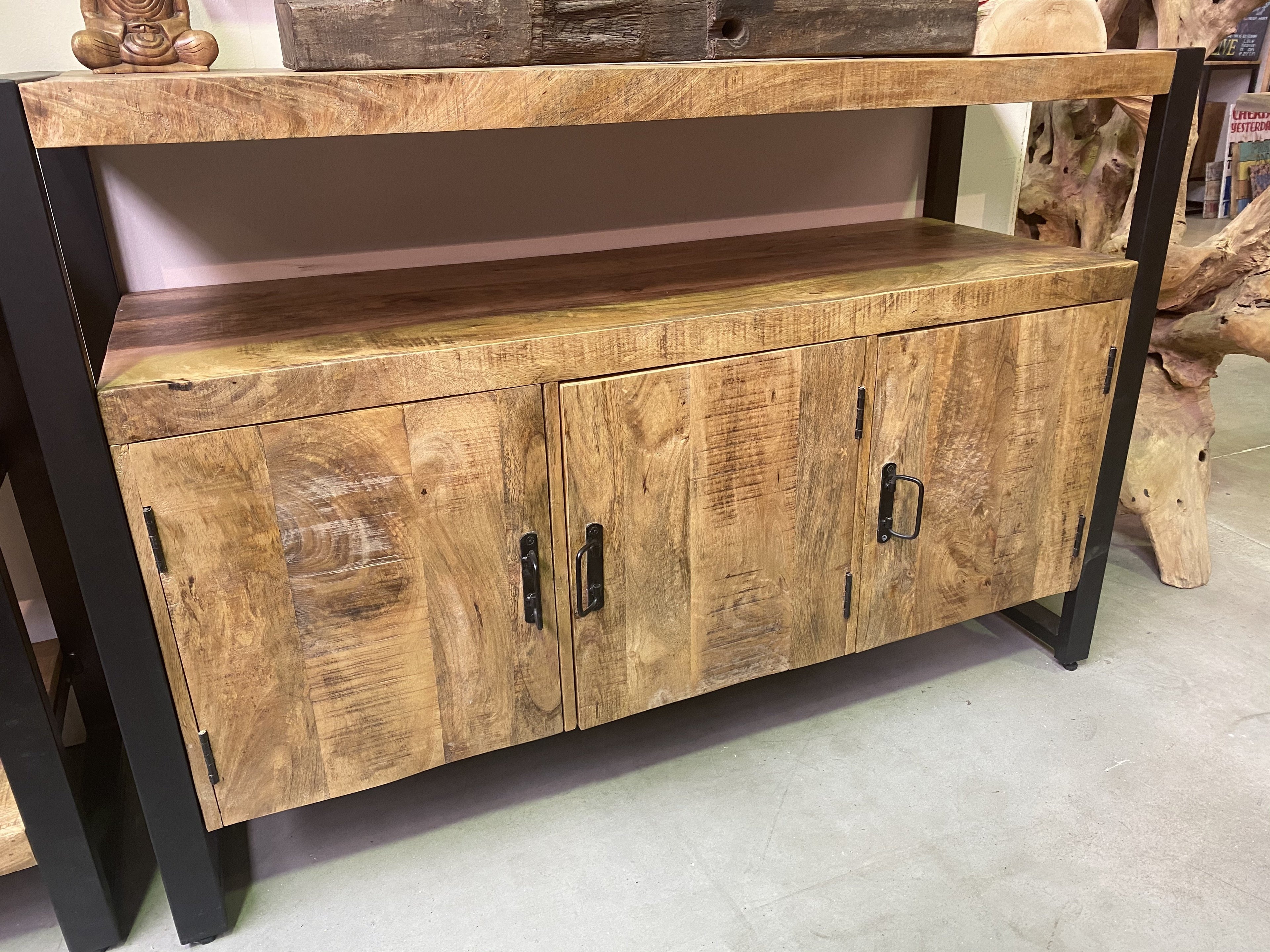 Sidetable / Dressoir Kast Industrieel Design | Mangohout en Staal | 135x45x90cm - Industrieelinhuis.nl
