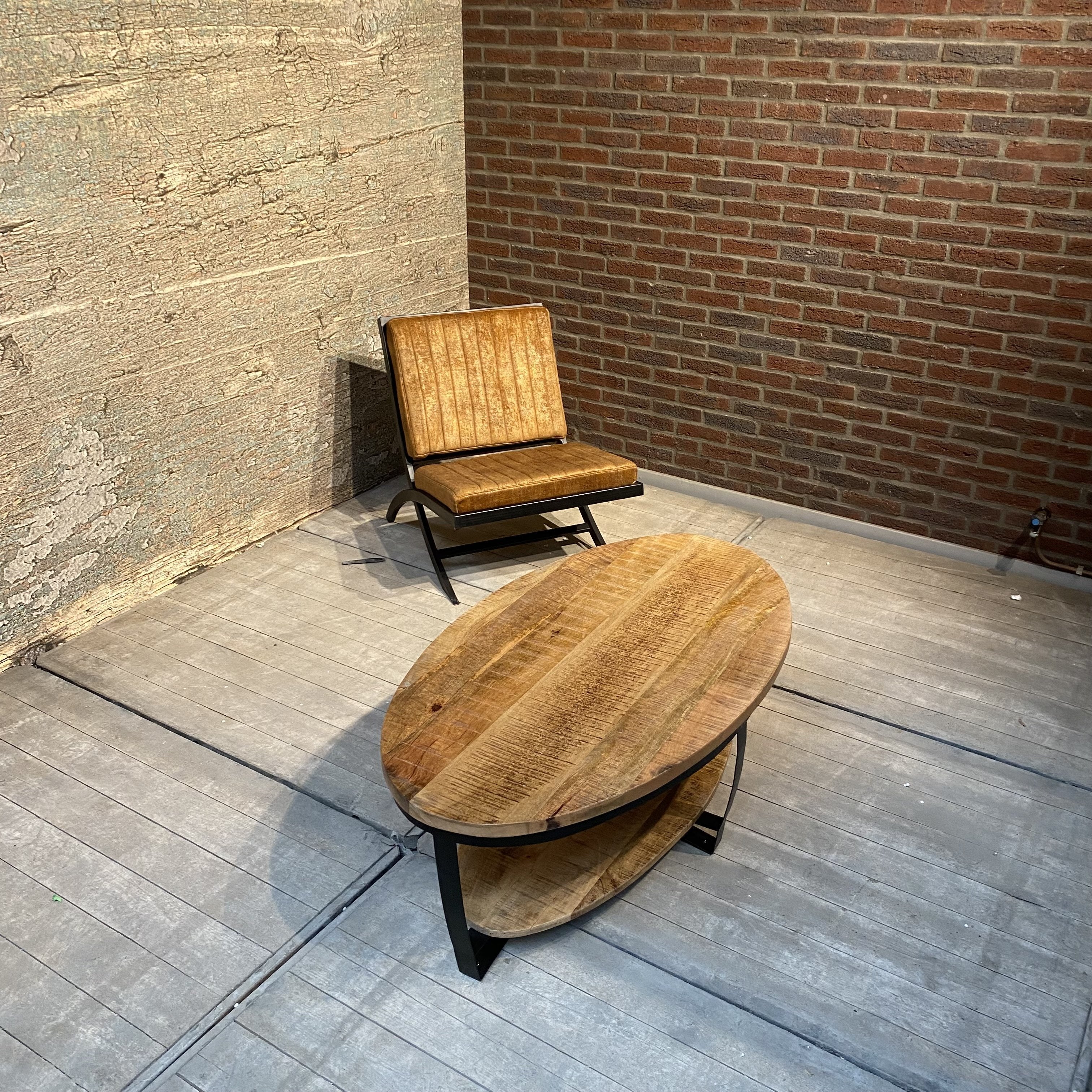 Salontafel Ovaal Industrieel Design | Mangohout en Staal | 130x70x45cm