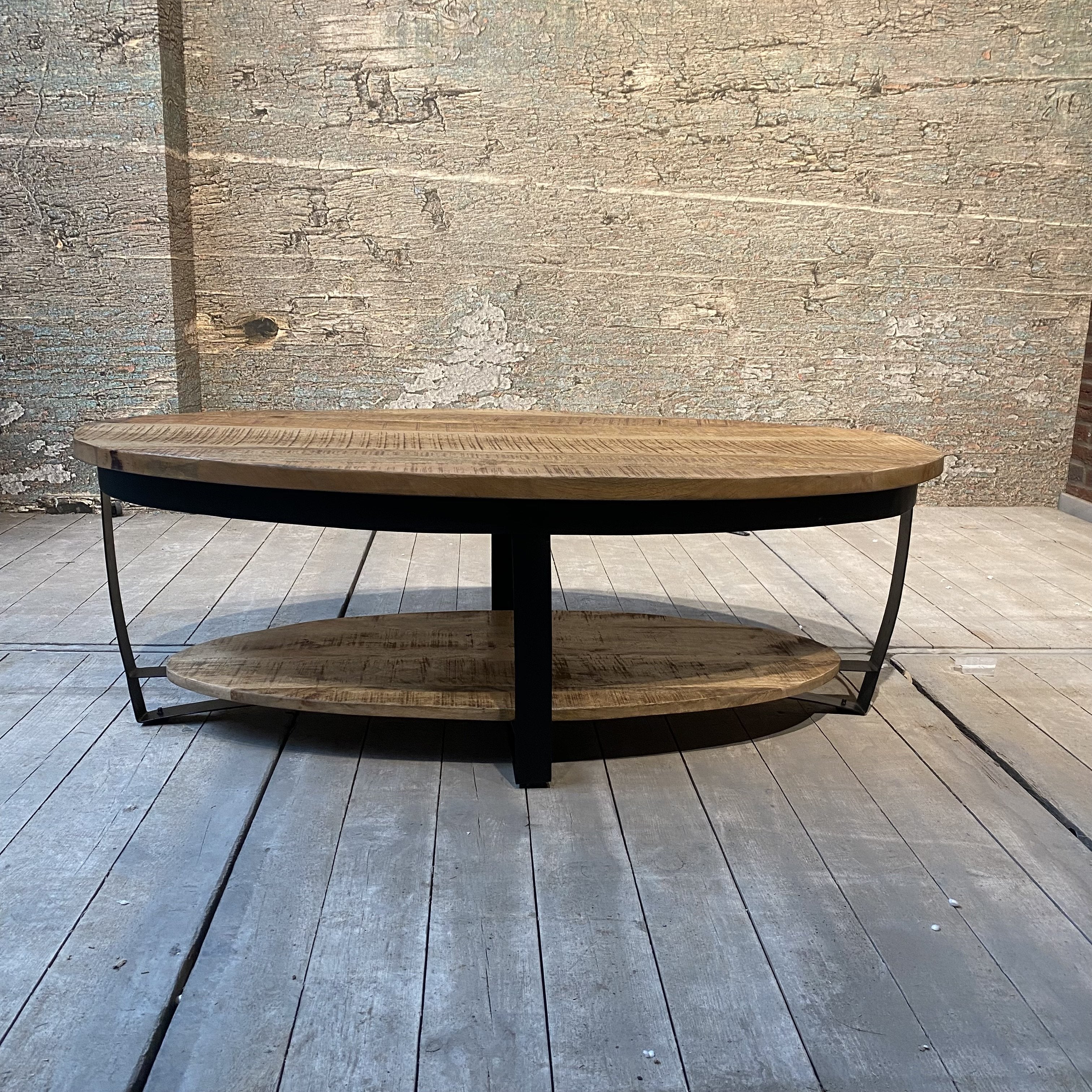 Salontafel Ovaal Industrieel Design | Mangohout en Staal | 130x70x45cm