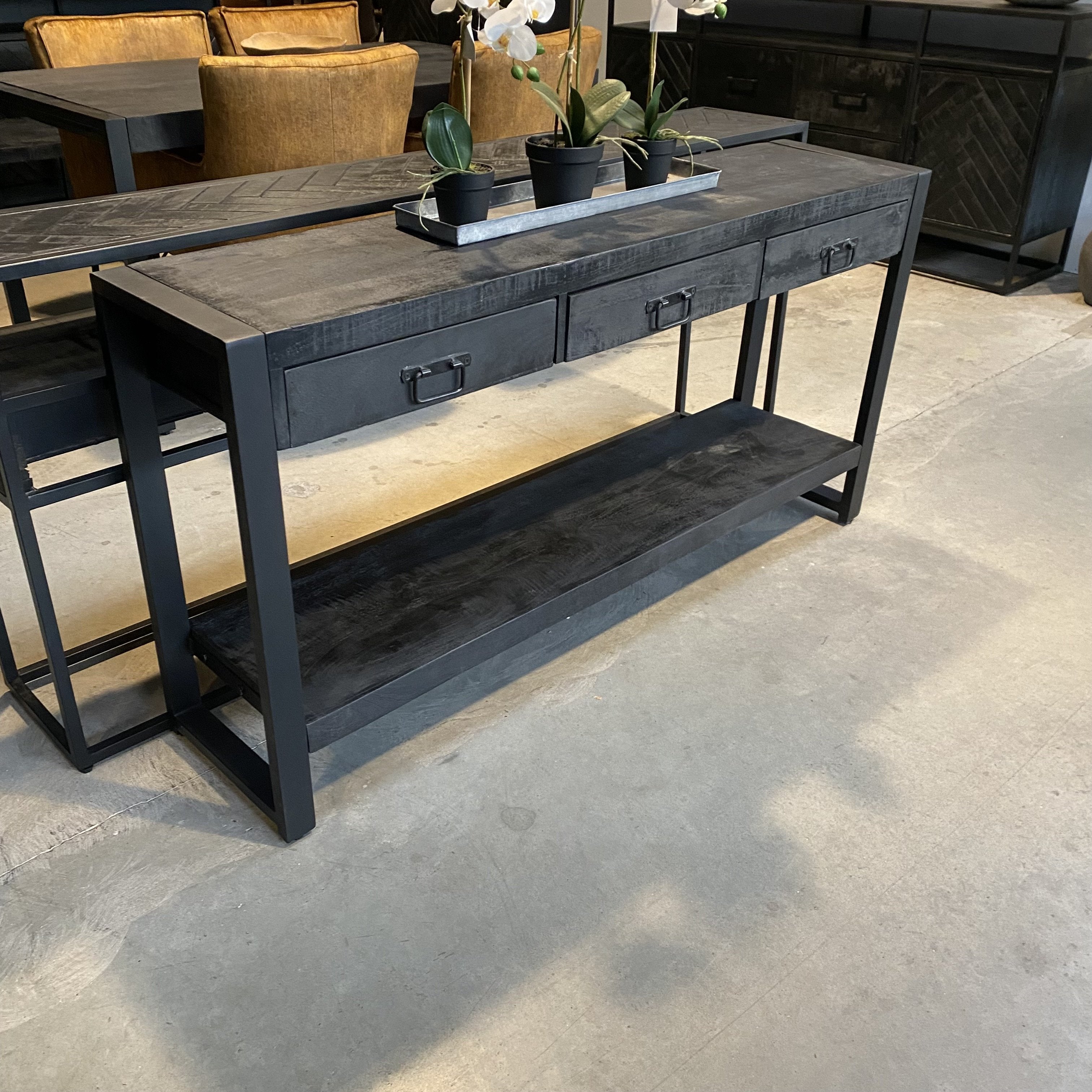 Sidetable zwart | Mangohout en Staal | 150x35x76cm