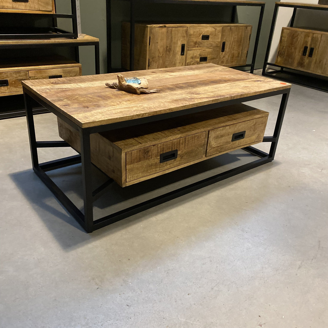 Salontafel Industrieel Design | Mangohout en Staal | 120x60x45