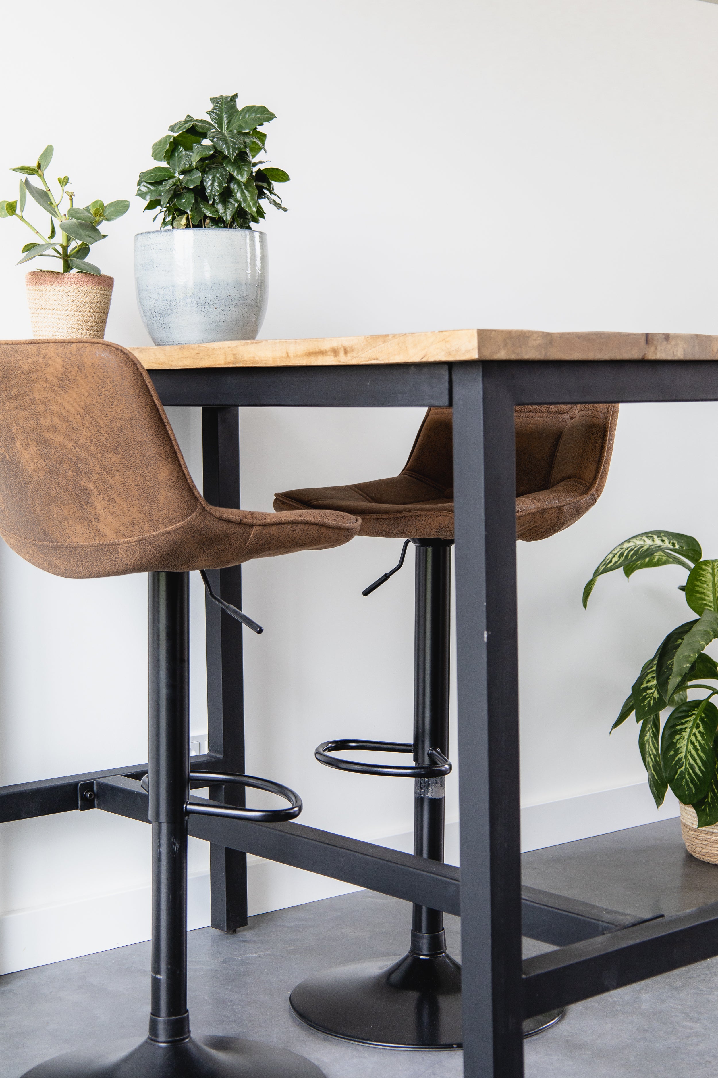 Bartafel Industrieel Design | Mangohout en Staal | 135x65x105cm - Industrieelinhuis.nl