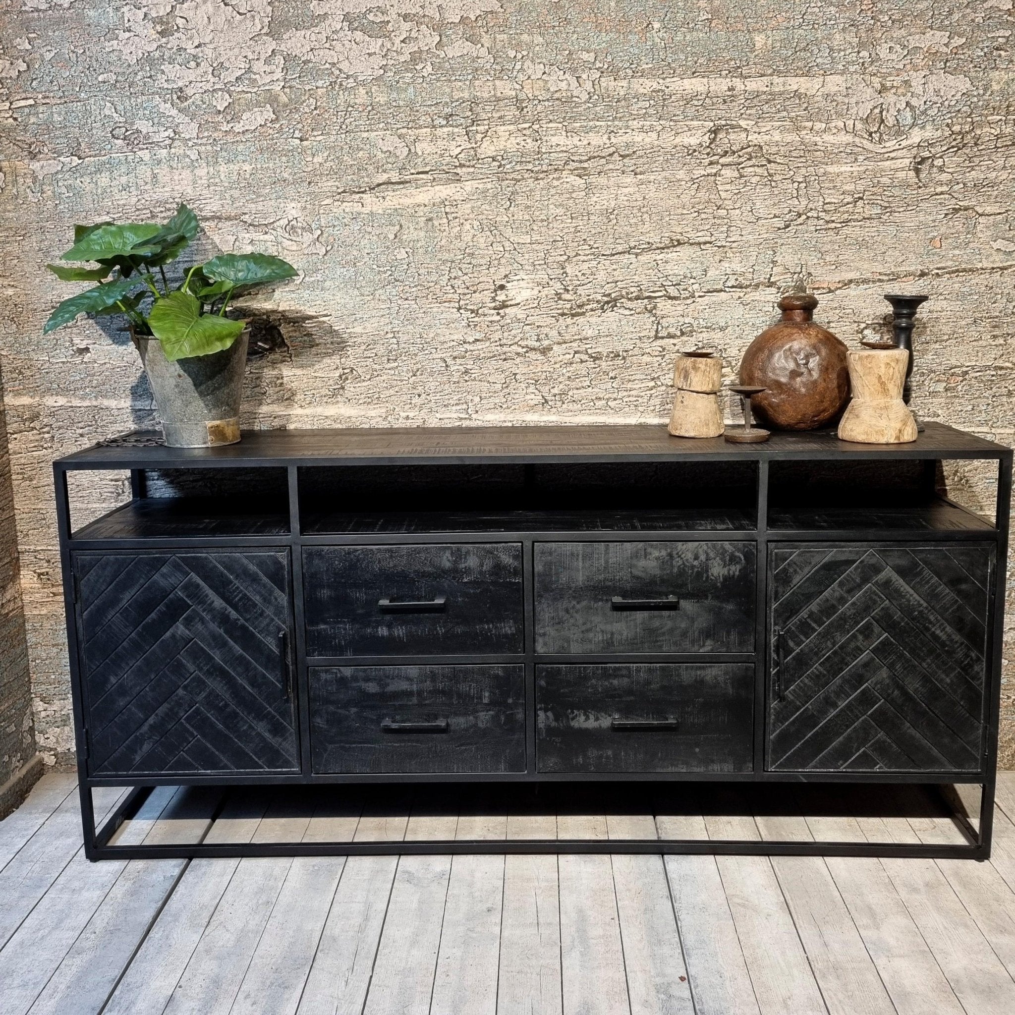 Industrieel dressoir kopen? Bekijk onze industriele dressoirs koopgids!