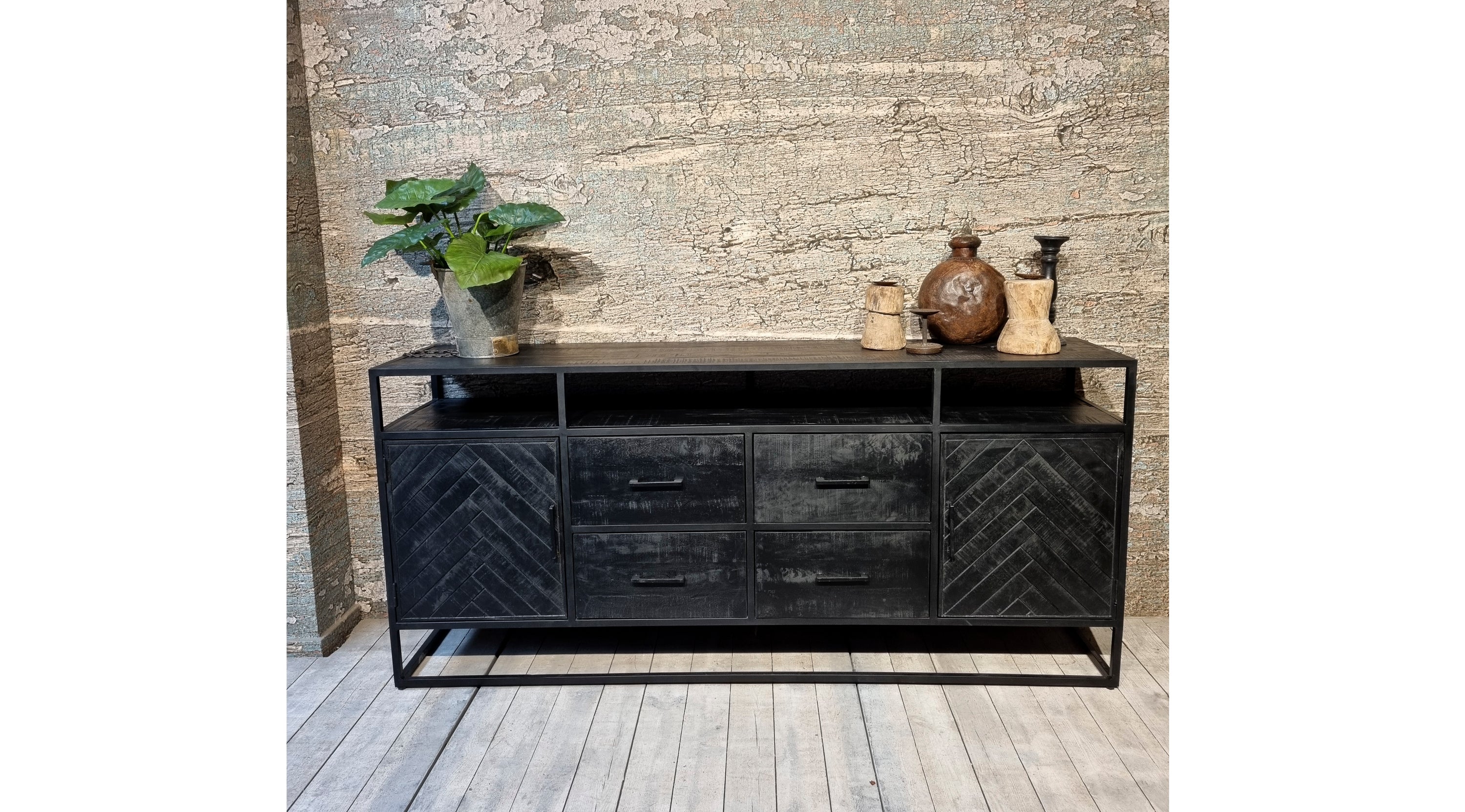 Industrieel dressoir kopen? Bekijk onze industriele dressoirs koopgids!