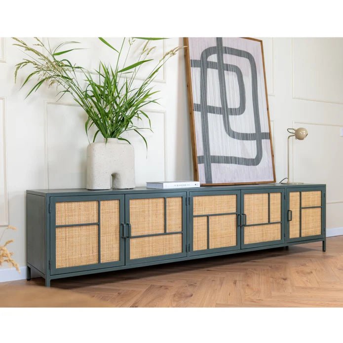 Japandi stijl TV meubel in rotan en olijfgroen