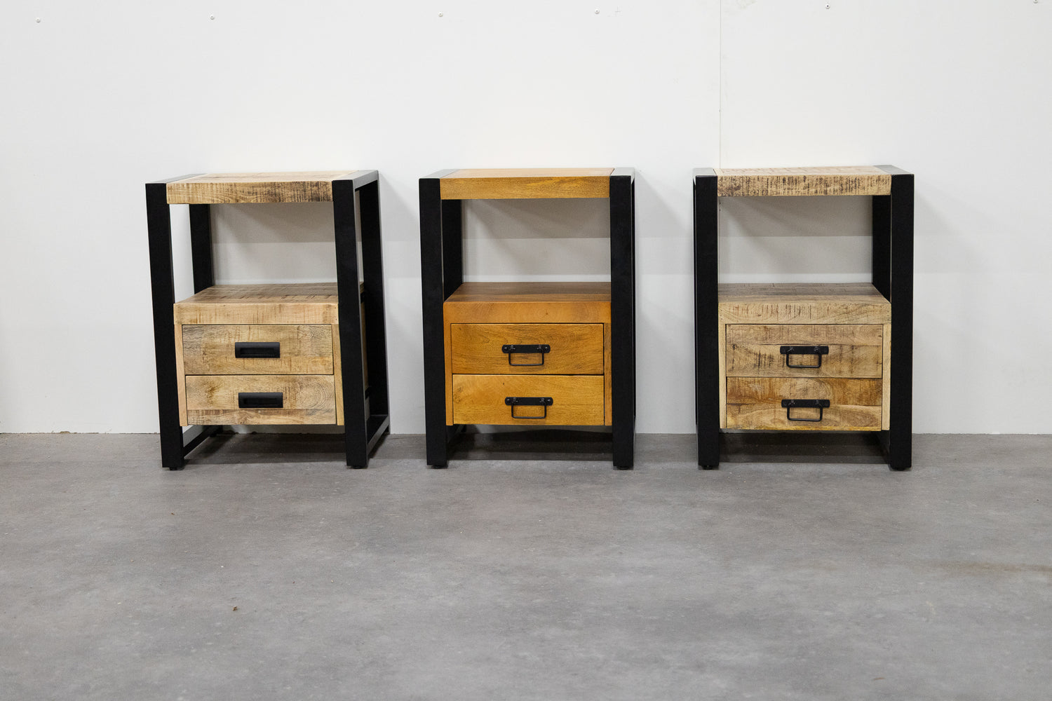 Mango Houten Nachtkastje Britt – 50x40x70cm | Warme Kleurtint Collectie