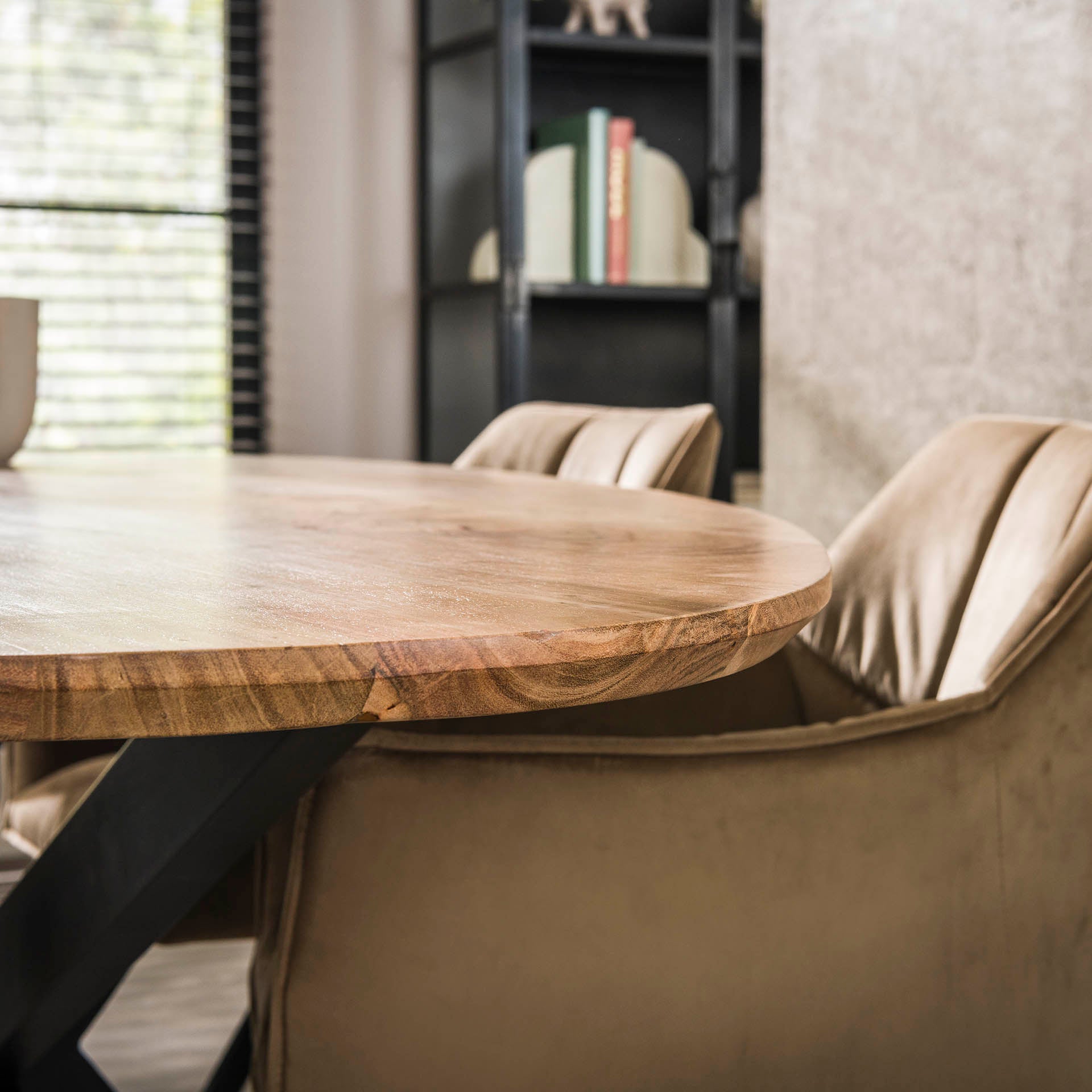 Eettafel Organisch Drift 215 cm - Industrieelinhuis.nl