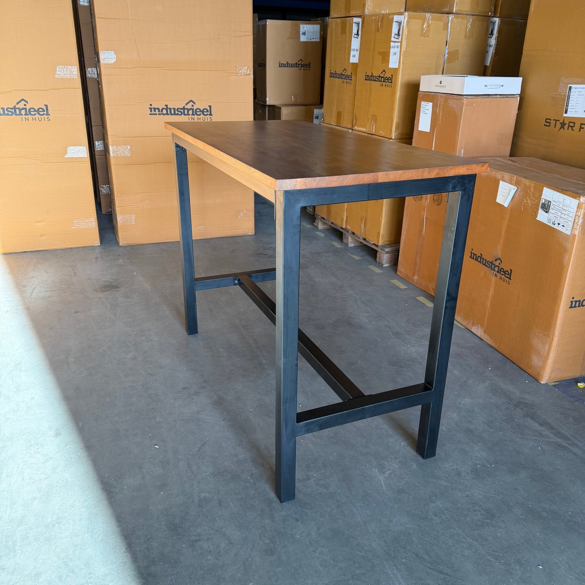 Bartafel Industrieel | Boomstam bartafels | 135x65x105cm - Industrieelinhuis.nl