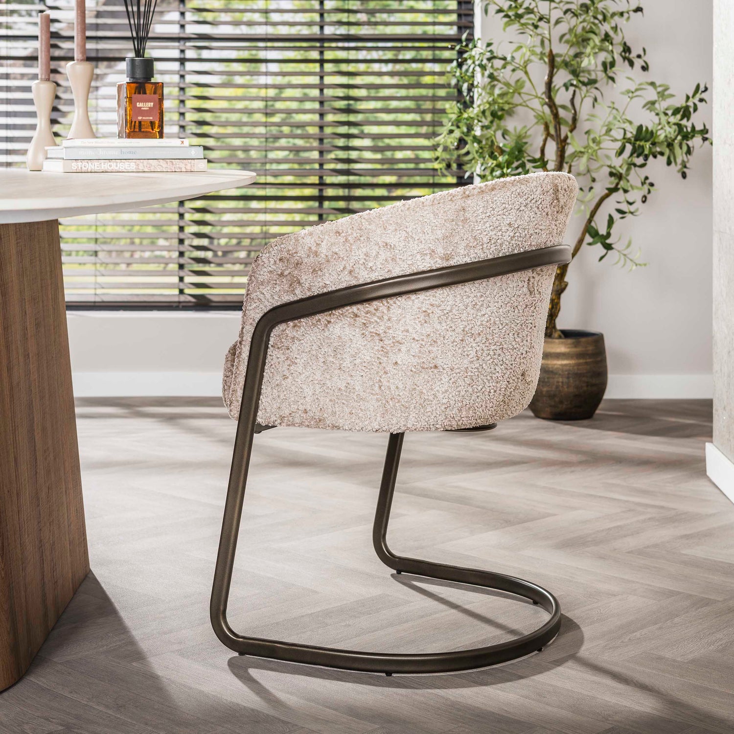 Armstoel Sway (bestellen per 2) - Industrieelinhuis.nl