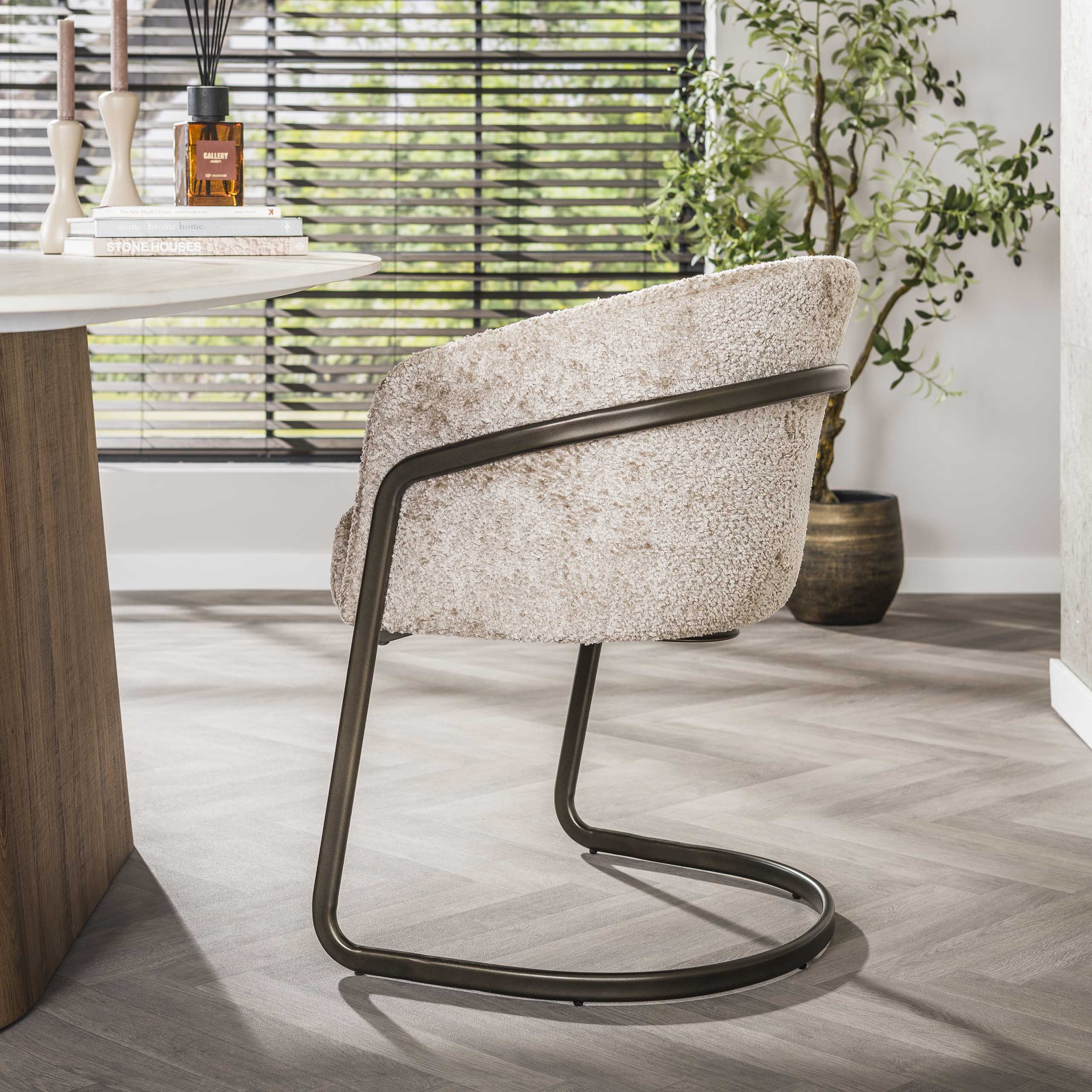 Armstoel Sway (bestellen per 2) - Industrieelinhuis.nl