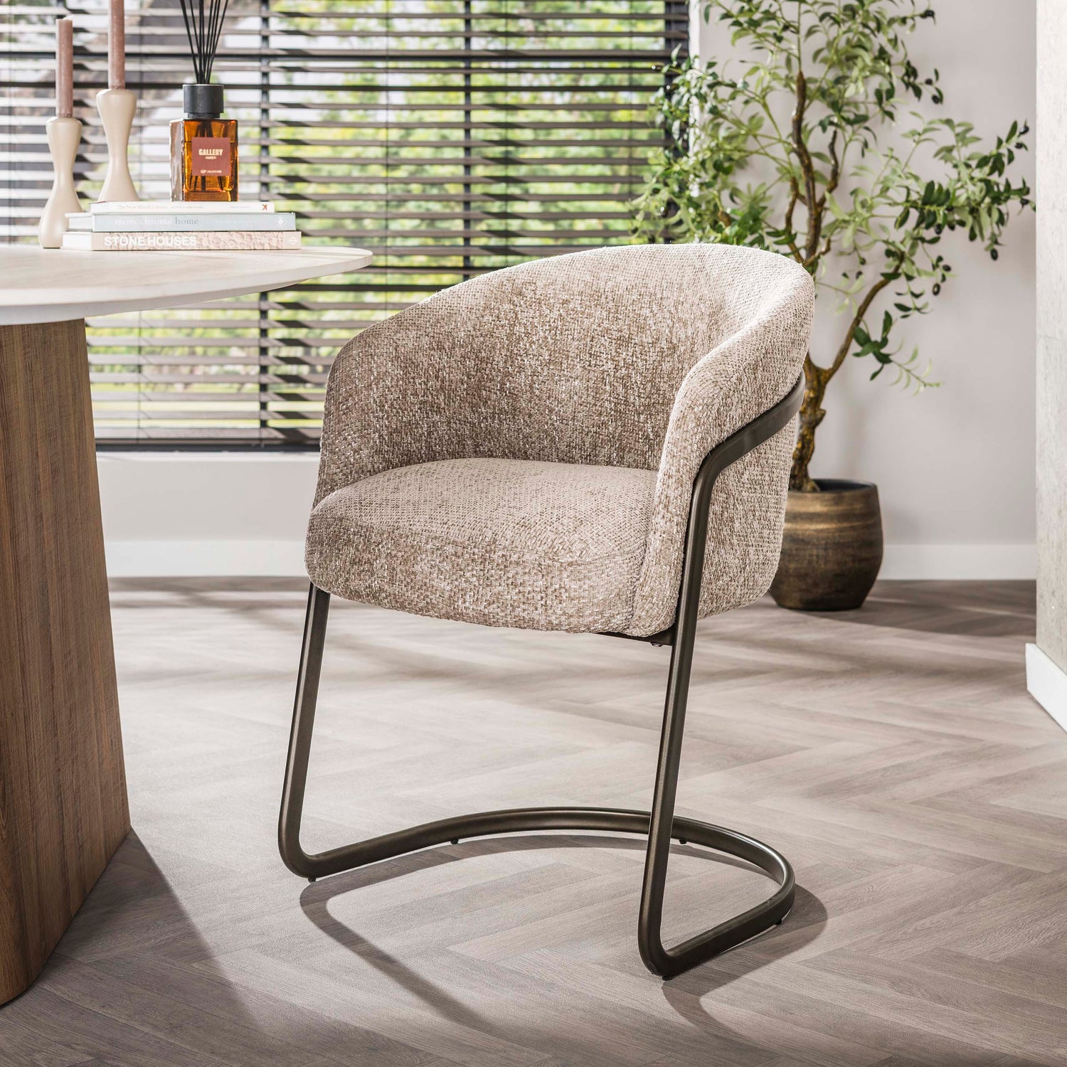 Armstoel Sway (bestellen per 2) - Industrieelinhuis.nl