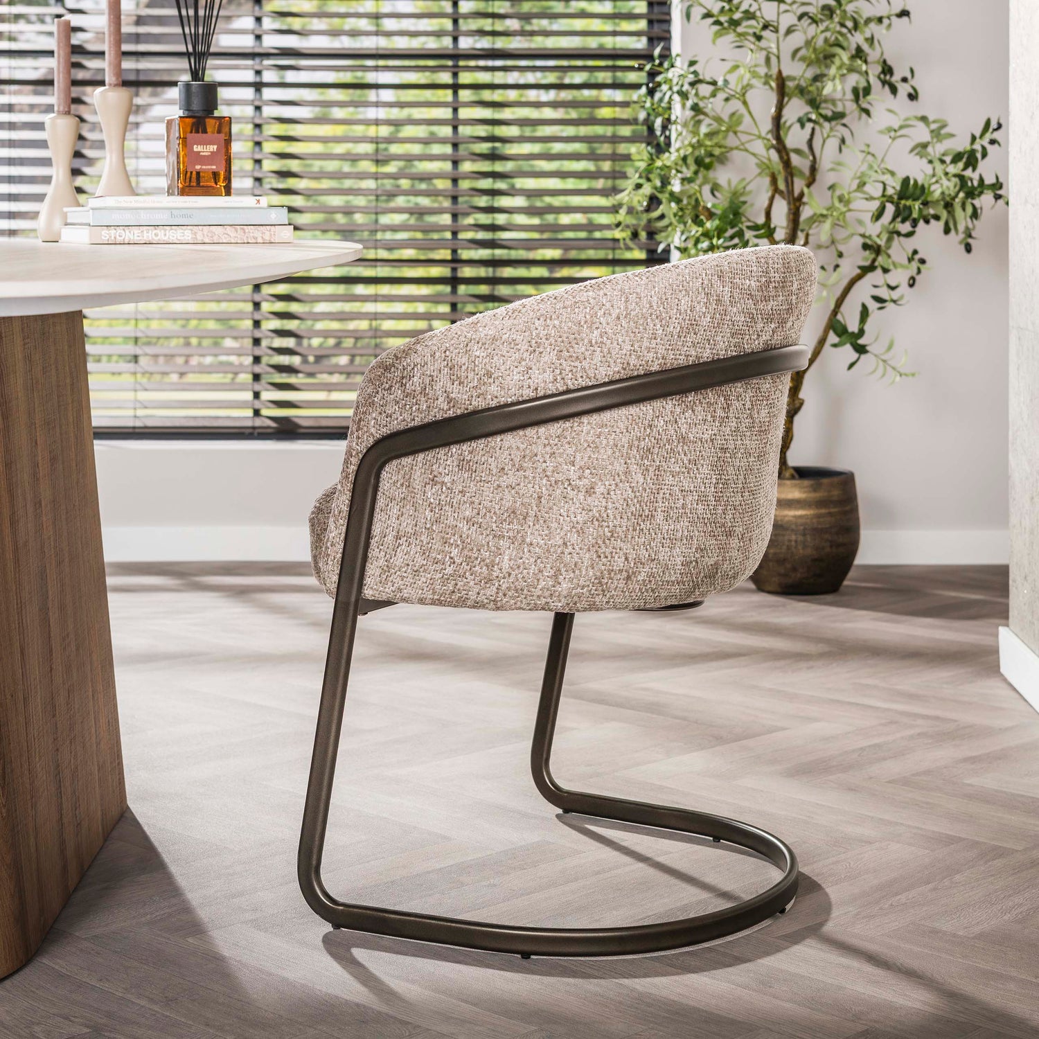 Armstoel Sway (bestellen per 2) - Industrieelinhuis.nl