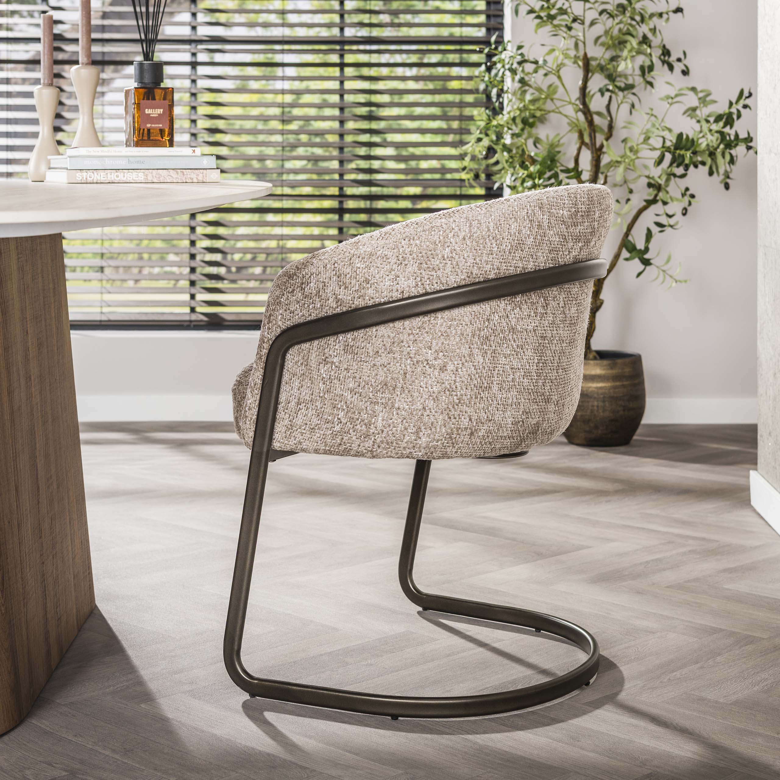 Armstoel Sway (bestellen per 2) - Industrieelinhuis.nl