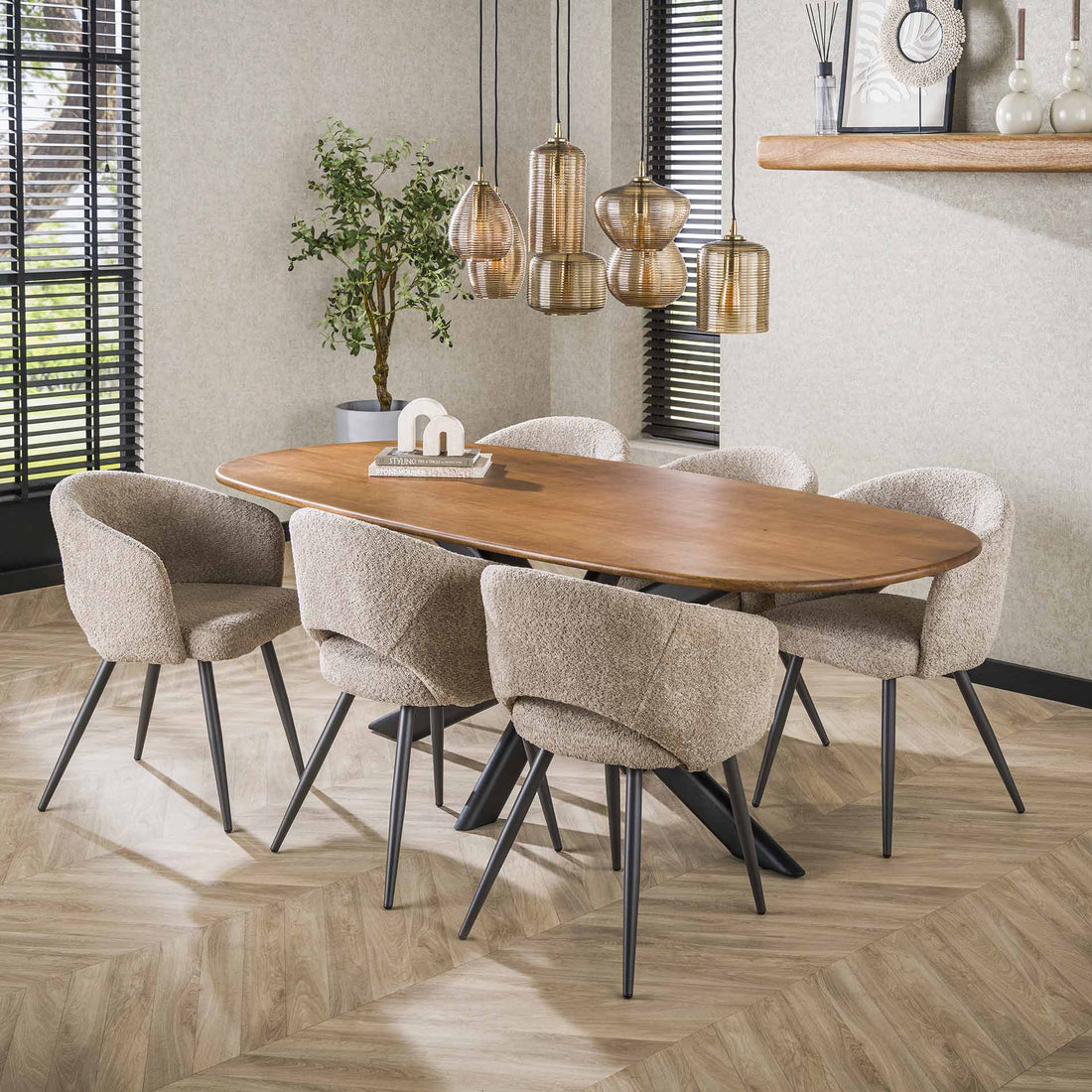 ovale eetkamertafel