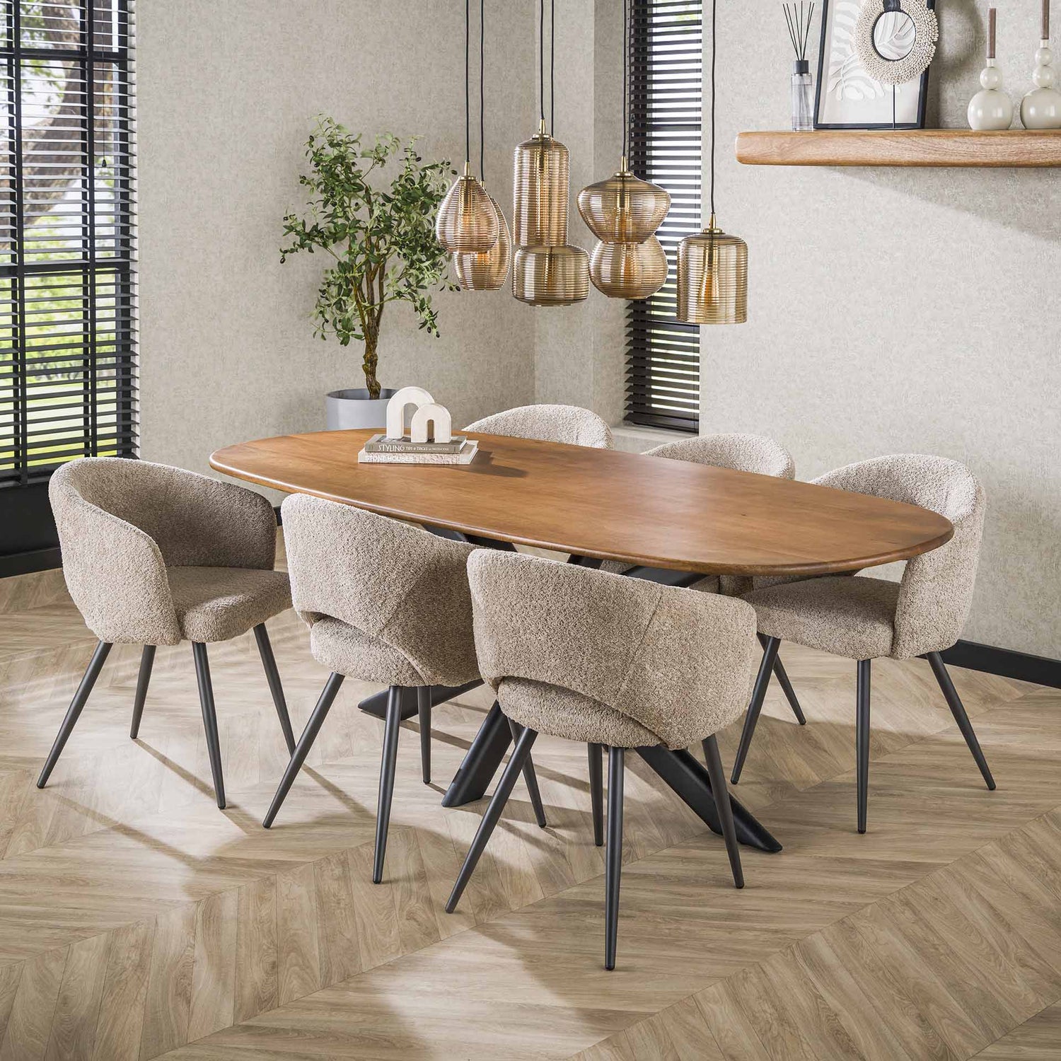 ovale eetkamertafel