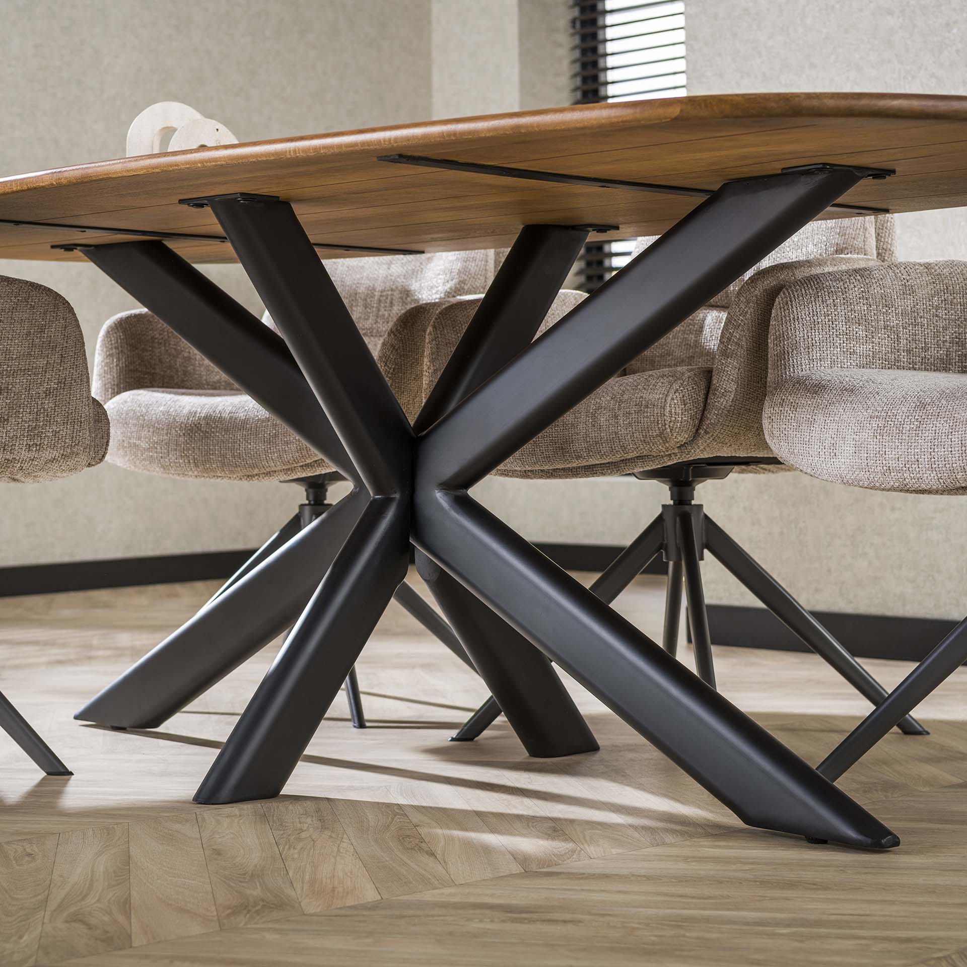 Organische eetkamertafel Cleo 180 cm - Industrieelinhuis.nl