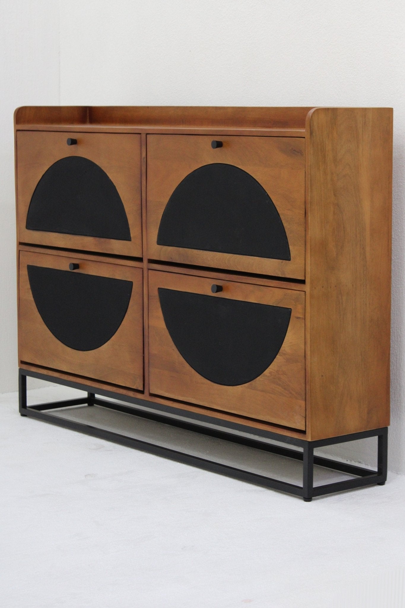 Smalle Schoenenkast van Mangohout en Staal – 140×30×100 cm – 4 Deuren – Duurzaam Industrieel Design - Industrieelinhuis.nl