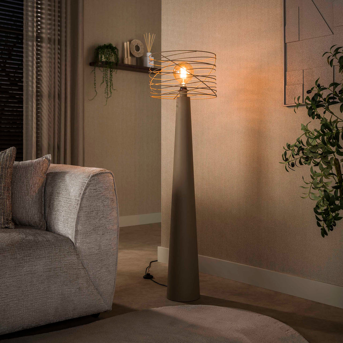 Vloerlamp Curl 1L Beige - Industrieelinhuis.nl