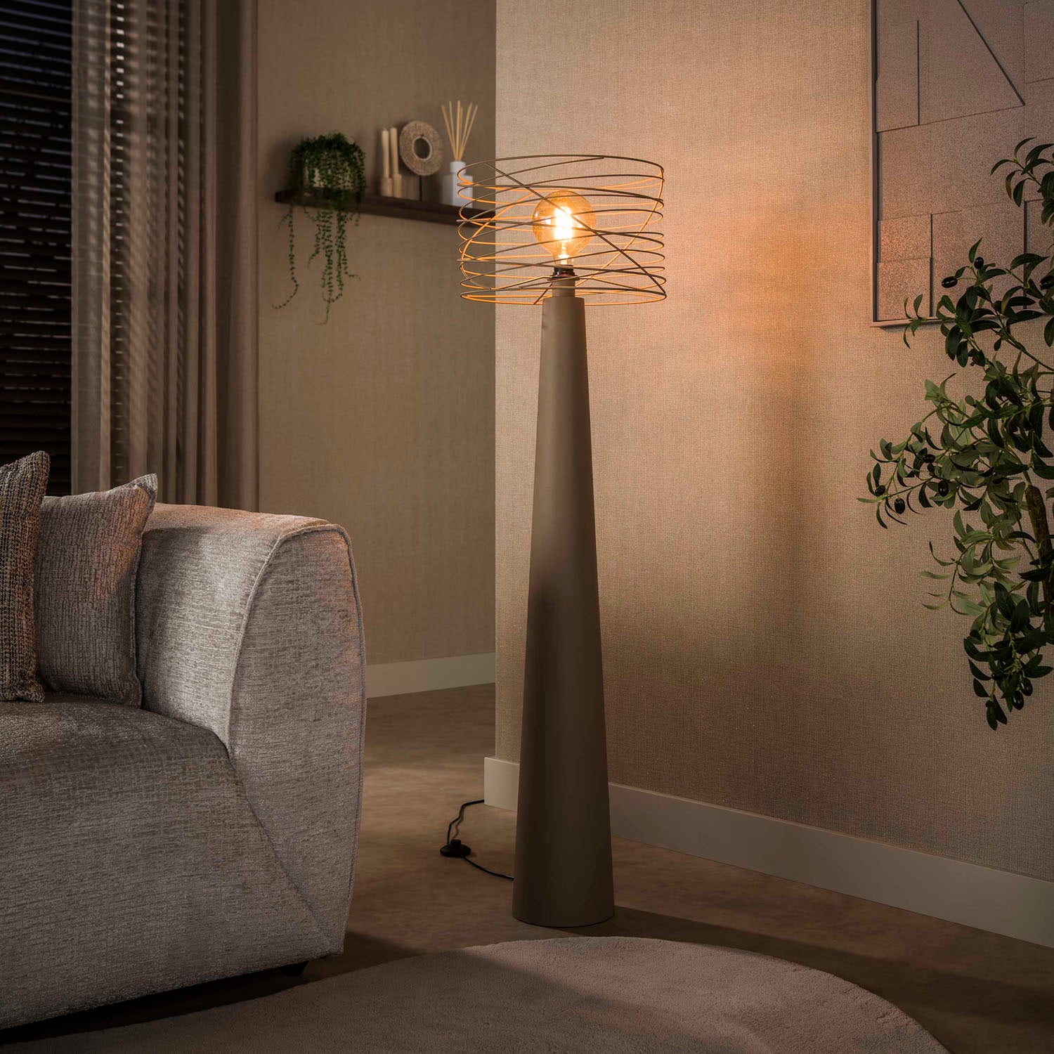 Vloerlamp Curl 1L Beige - Industrieelinhuis.nl