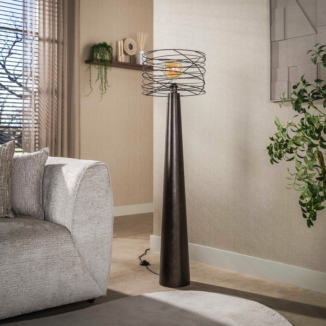 Vloerlamp Curl 1L - Industrieelinhuis.nl