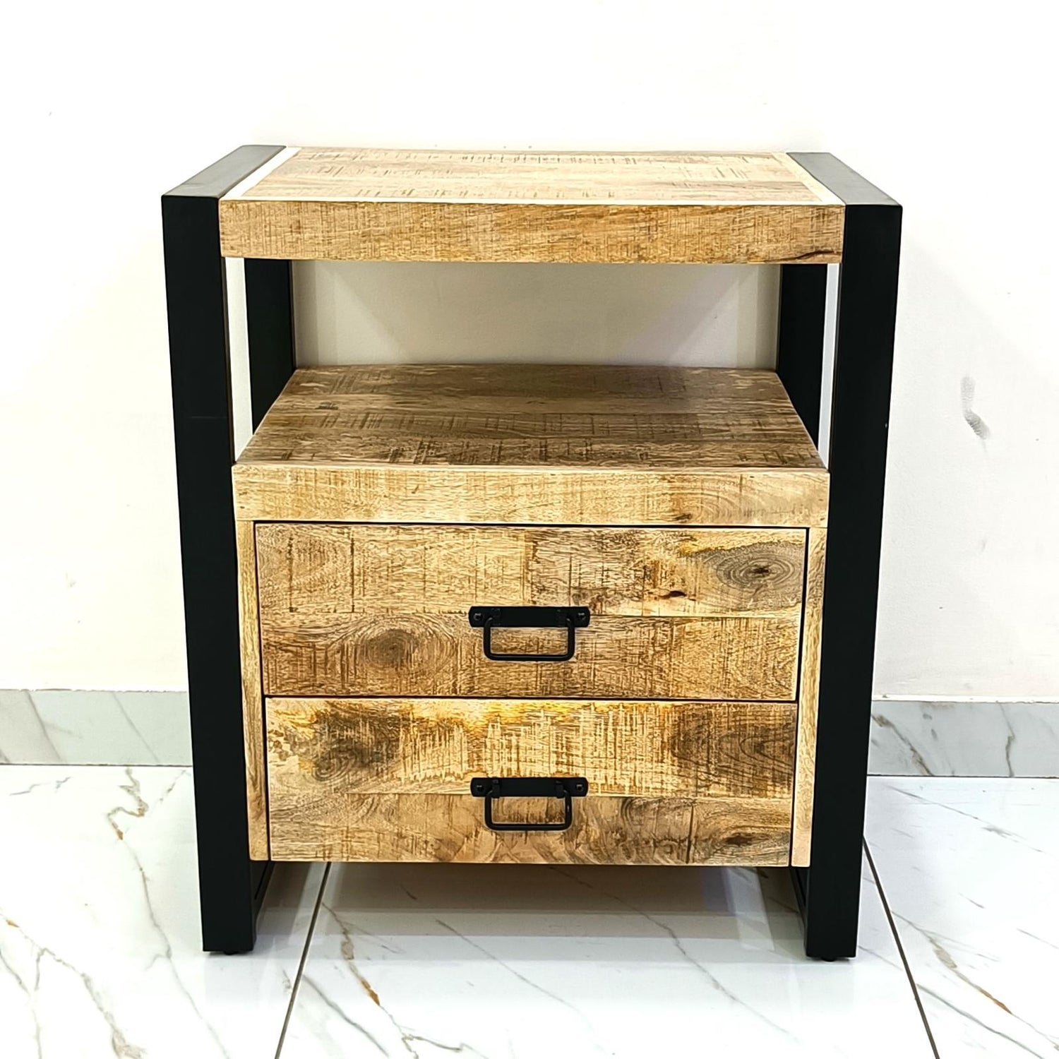 Industrieel Mangohouten Kastje met Stalen Frame – Compact, Stoer &amp; Stijlvol (2 Lades)