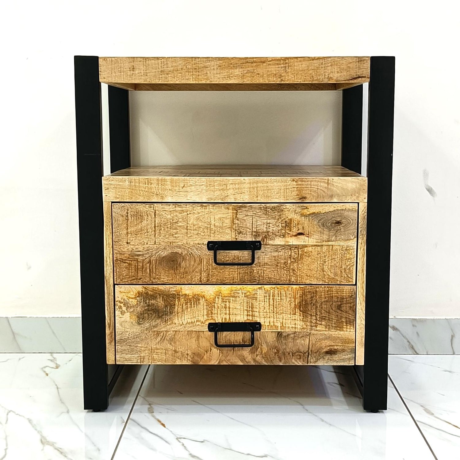 Industrieel Mangohouten Kastje met Stalen Frame – Compact, Stoer &amp; Stijlvol (2 Lades)