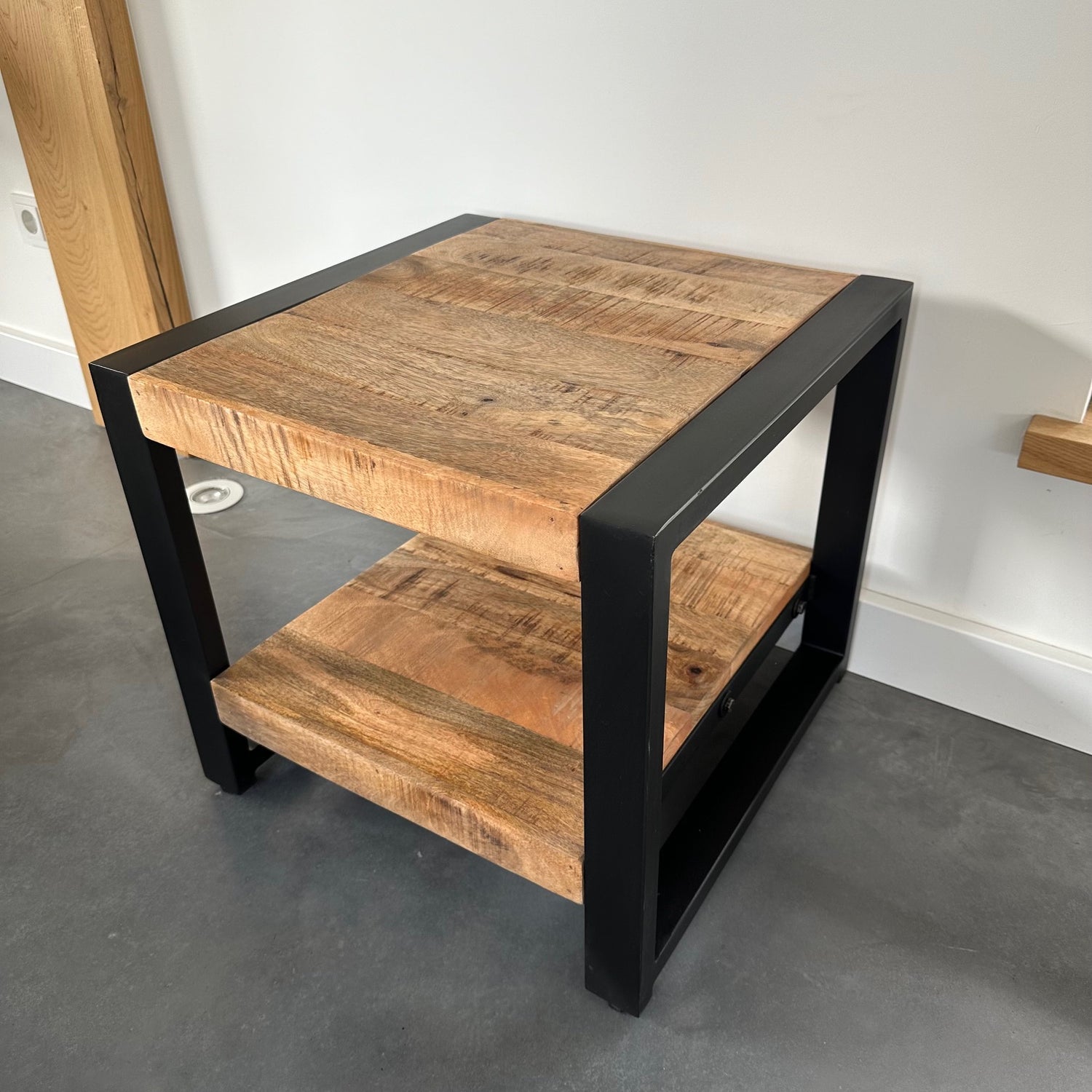 HOMCOM Bijzettafel met stappenbak van staal, industrieel design – 49 x 19 x 55 cm, zwart, donkerbruin HOMCOM Bijzettafel met stappenbak van staal, industrieel design – 49 x 19 x 55 cm, zwart, donkerbruin