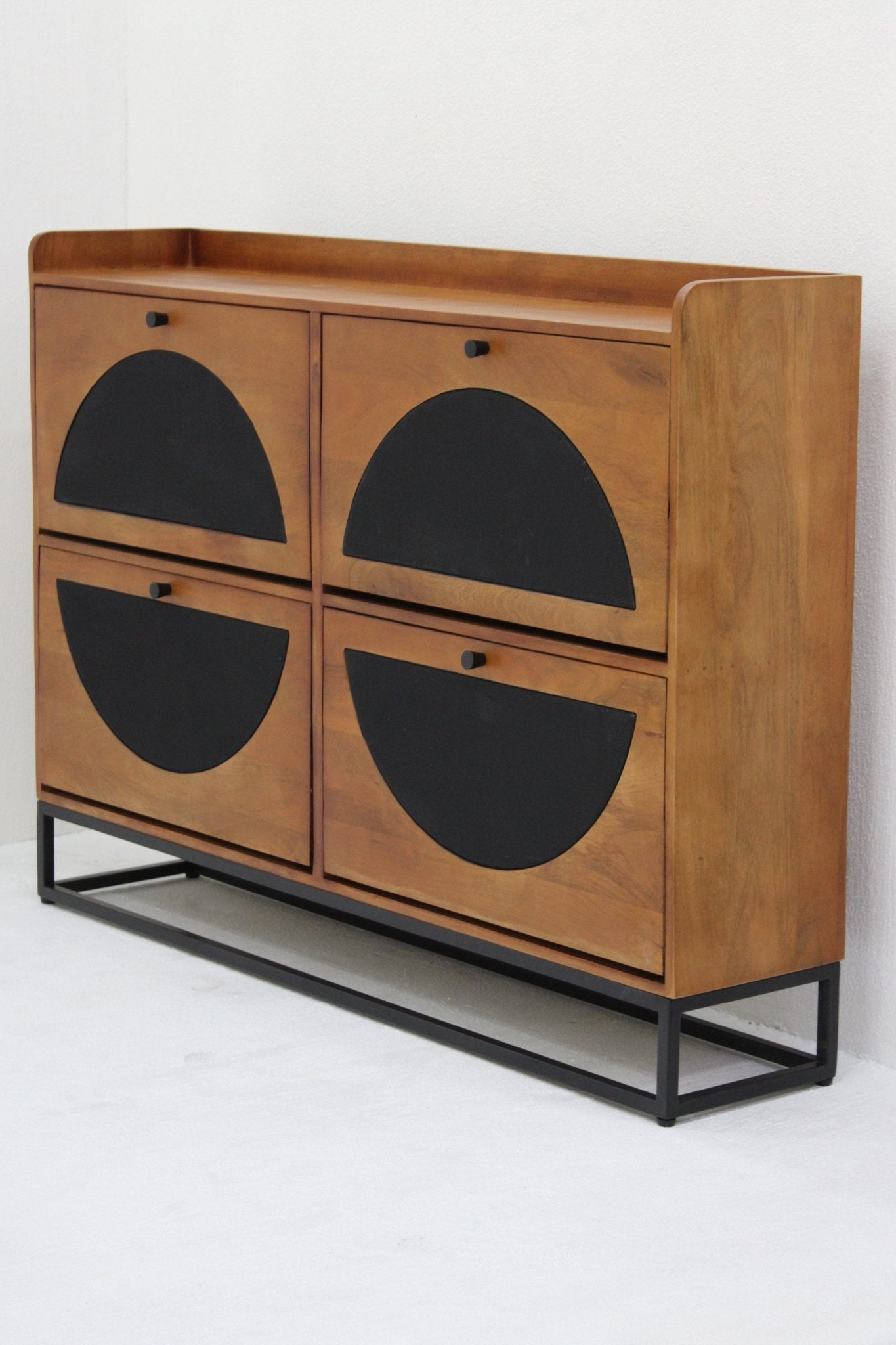 Smalle Schoenenkast van Mangohout en Staal – 140×30×100 cm – 4 Deuren – Duurzaam Industrieel Design - Industrieelinhuis.nl