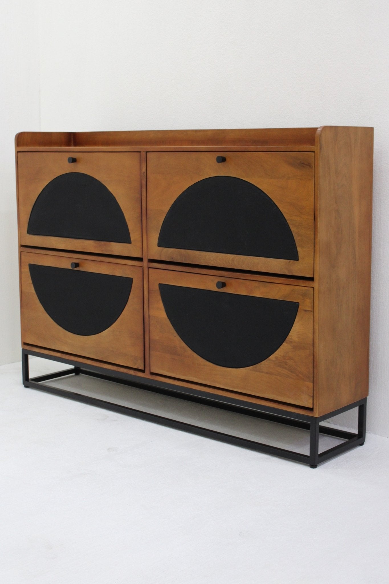 Smalle Schoenenkast van Mangohout en Staal – 140×30×100 cm – 4 Deuren – Duurzaam Industrieel Design - Industrieelinhuis.nl